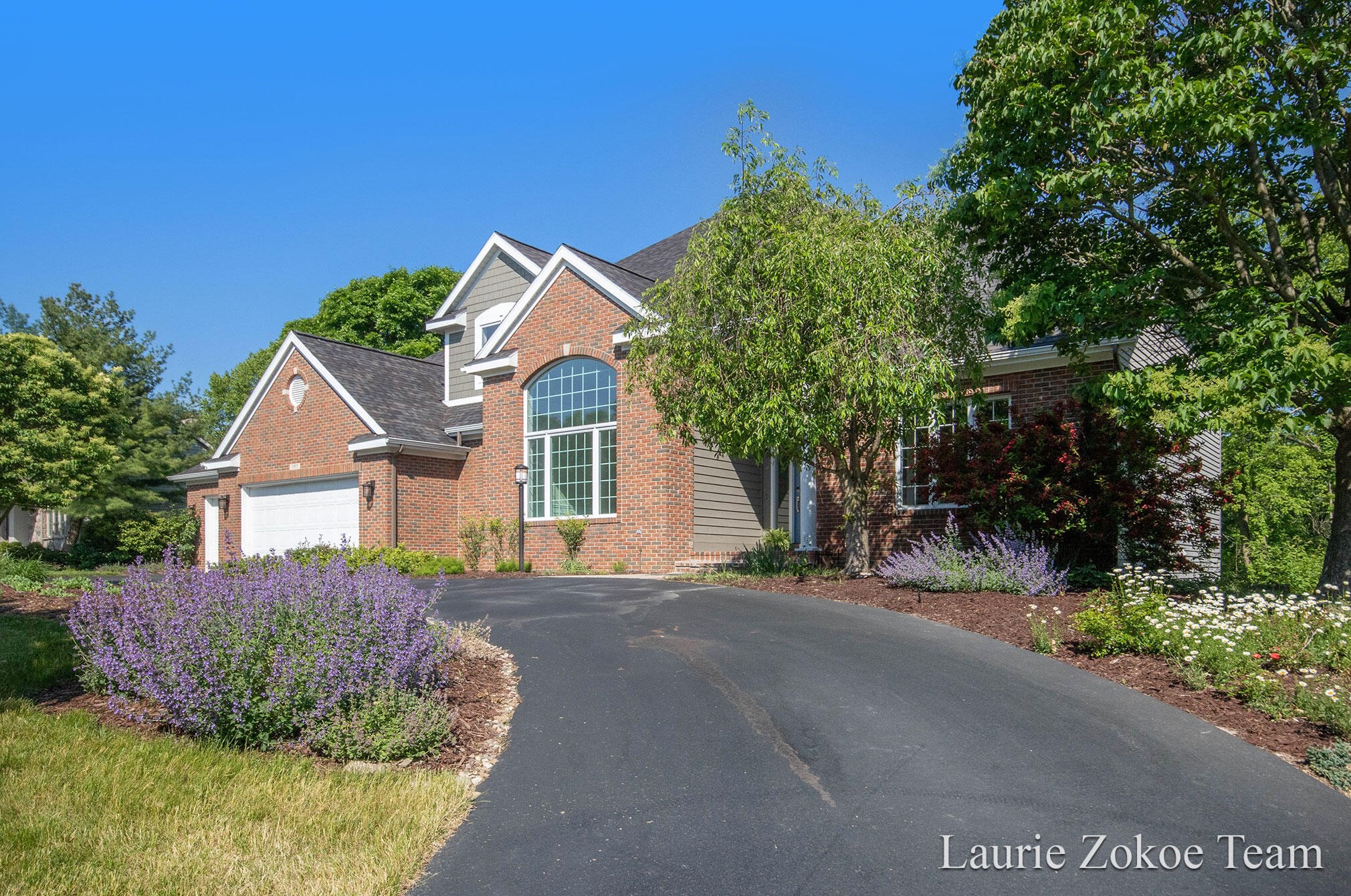 7977 Ashwood Dr, Ada, MI 49301-9208