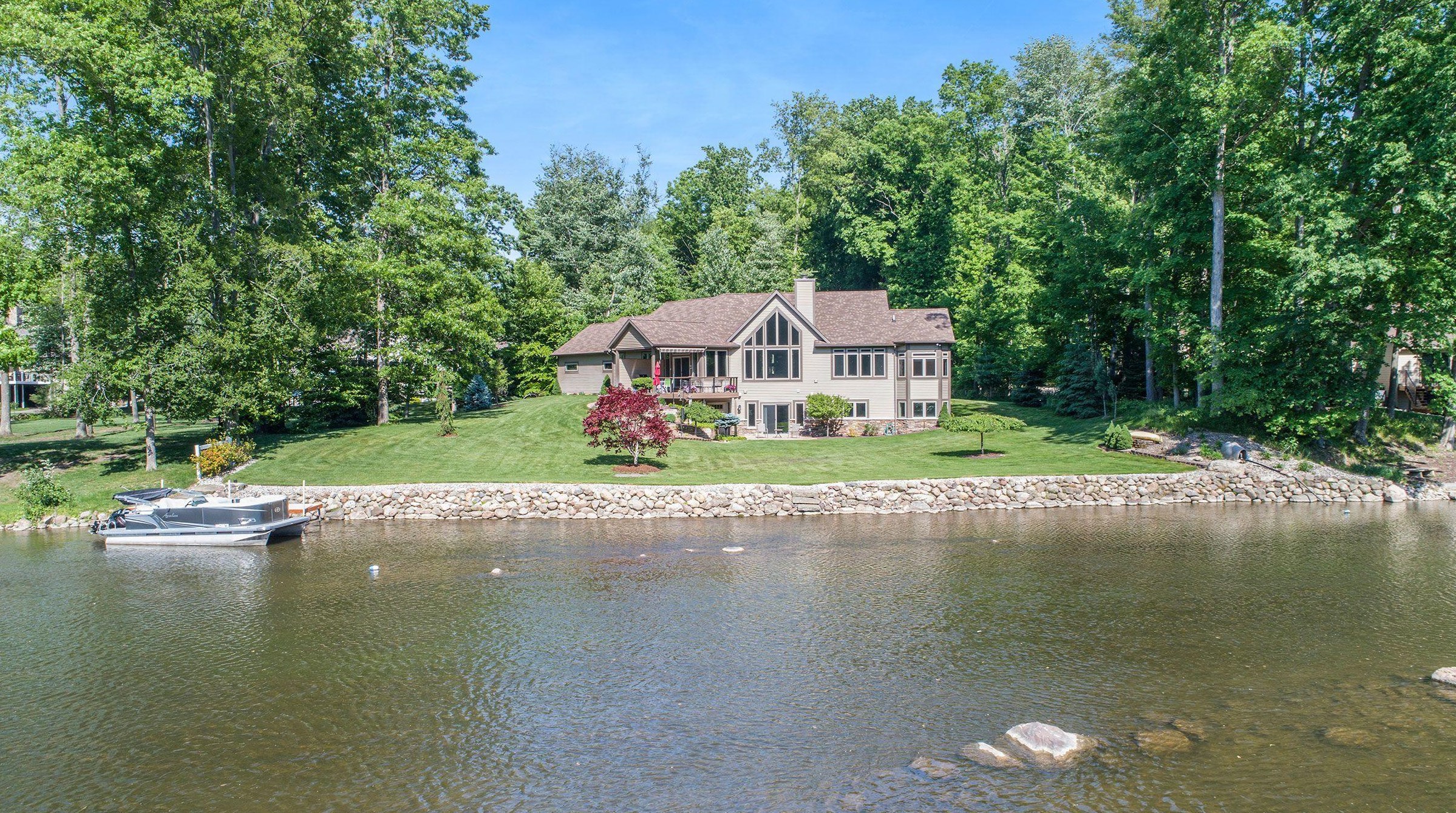 5985 Tannon Ct, Alto, MI 49302-9374