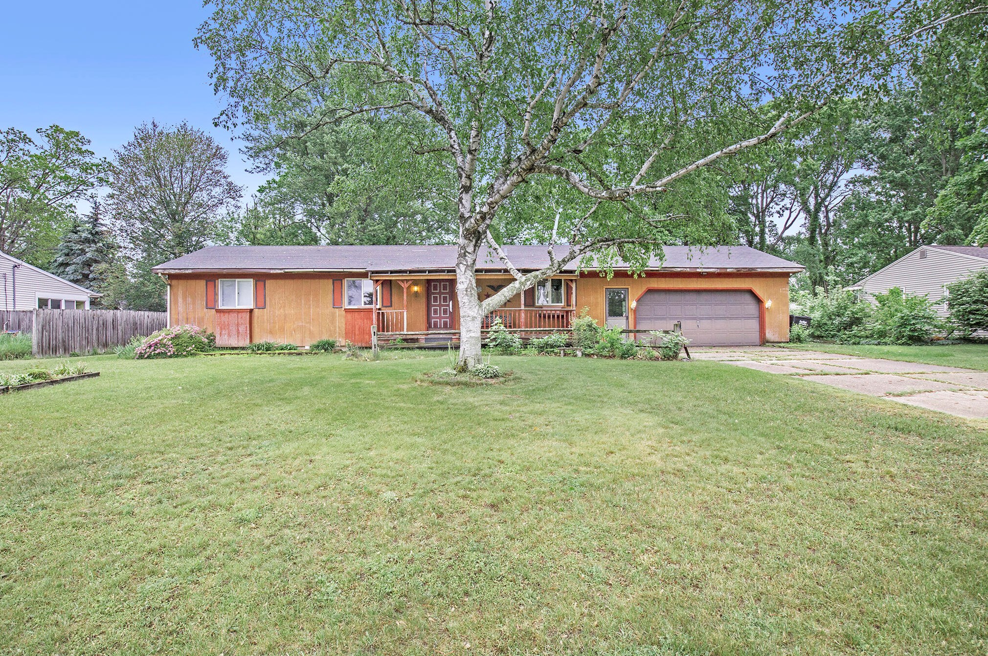 9020 Victor Ave, Jenison, MI 49428-9429