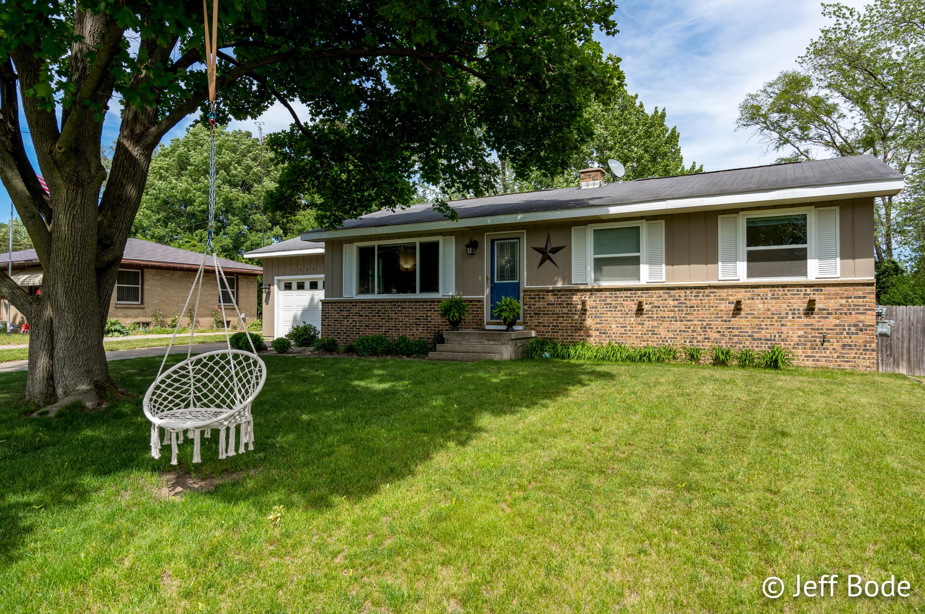 7468 Floral Ave, Jenison, MI 49428-9713