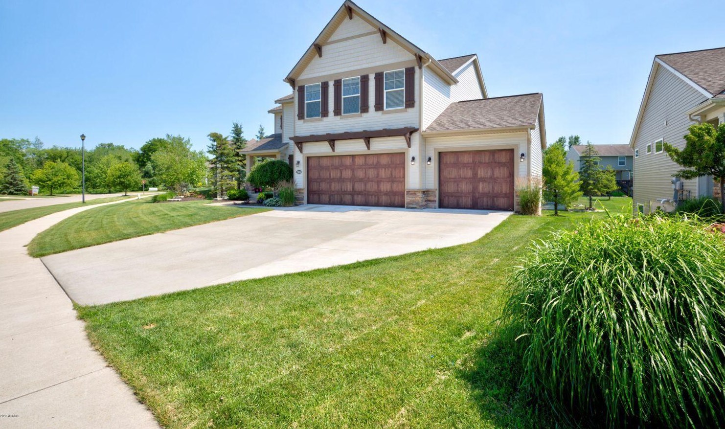 3104 Lowingwood Ct, Jenison, MI 49428-8677