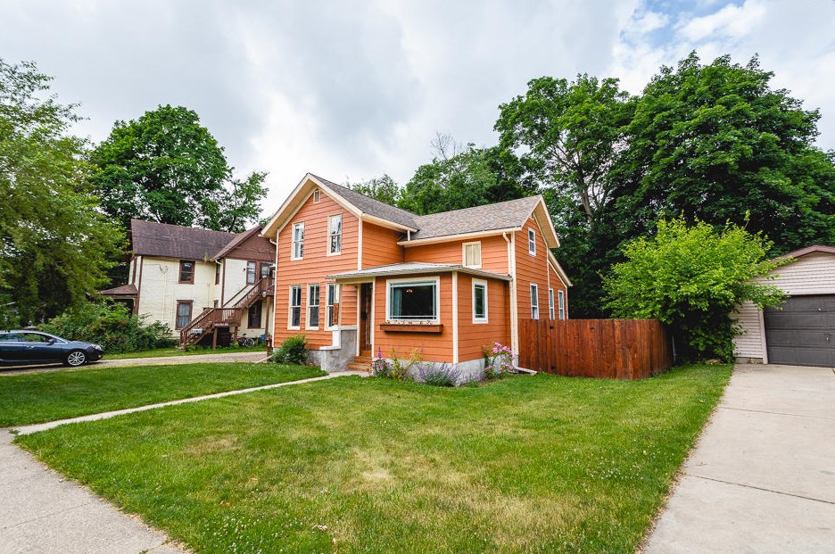 306 Exchange St, Marshall, MI 49068-1816