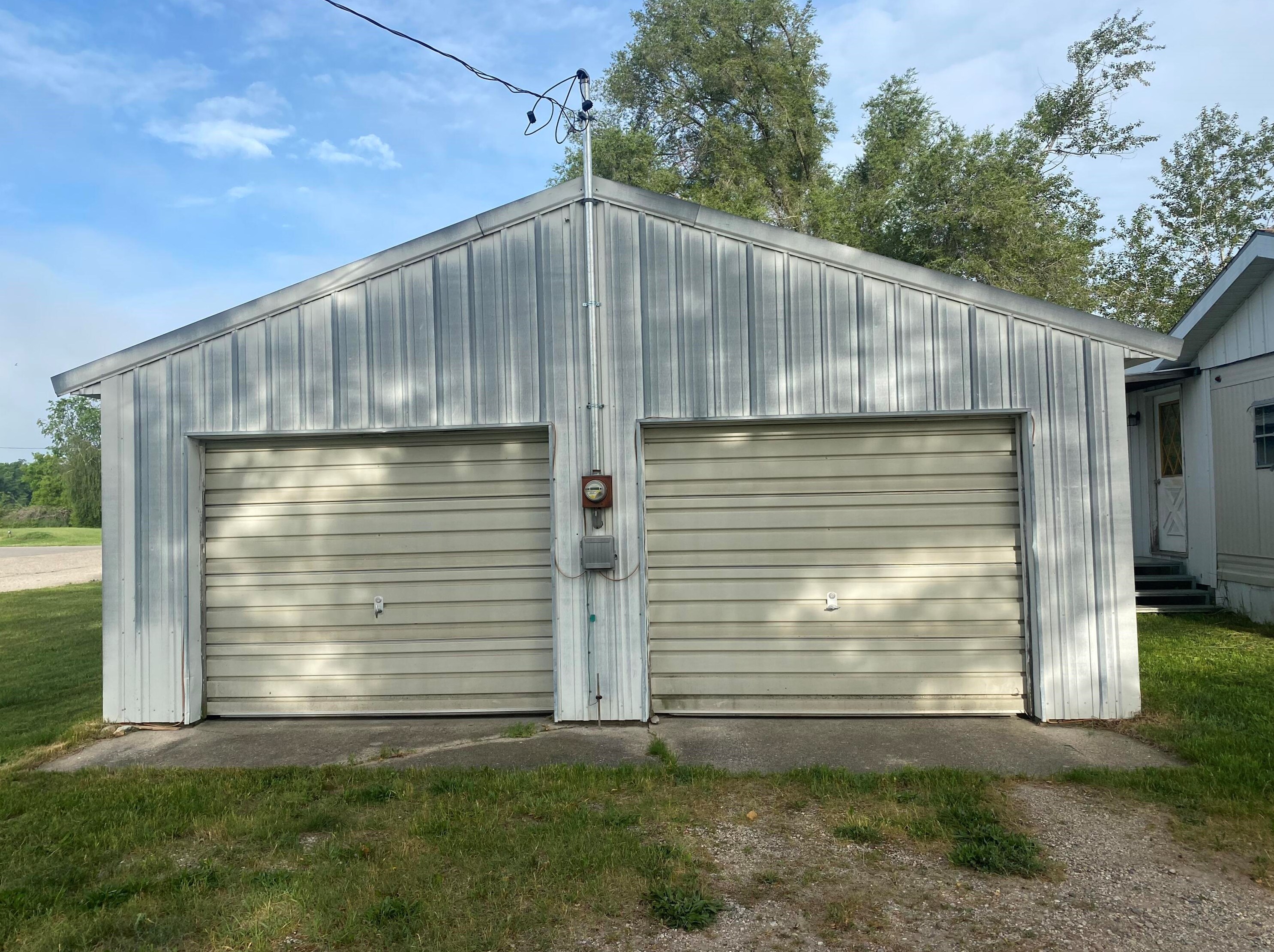 21697 Northland Dr, Paris, MI 49338