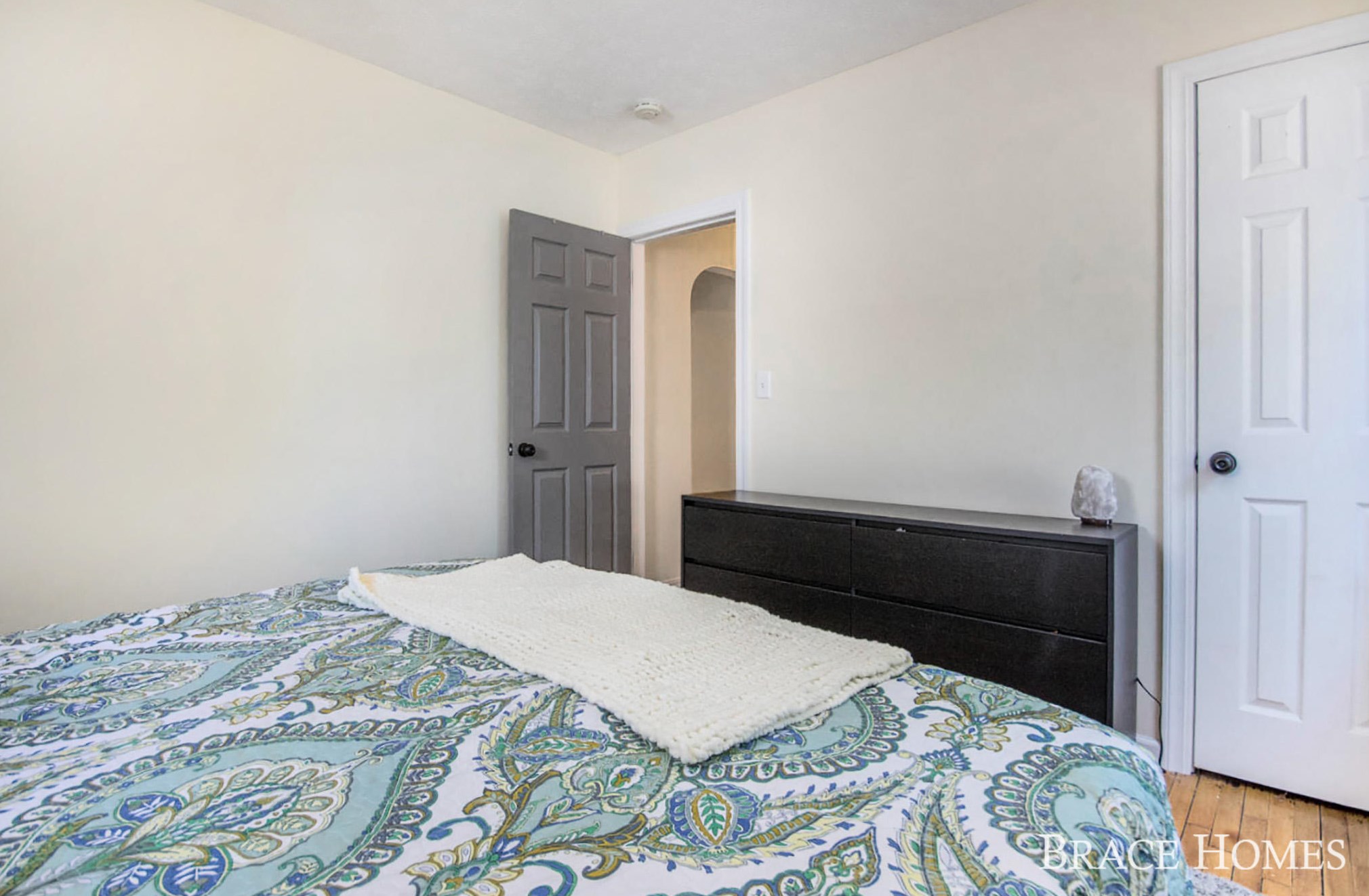 1015 Northlawn St, Grand Rapids MI  49505-3721 exterior