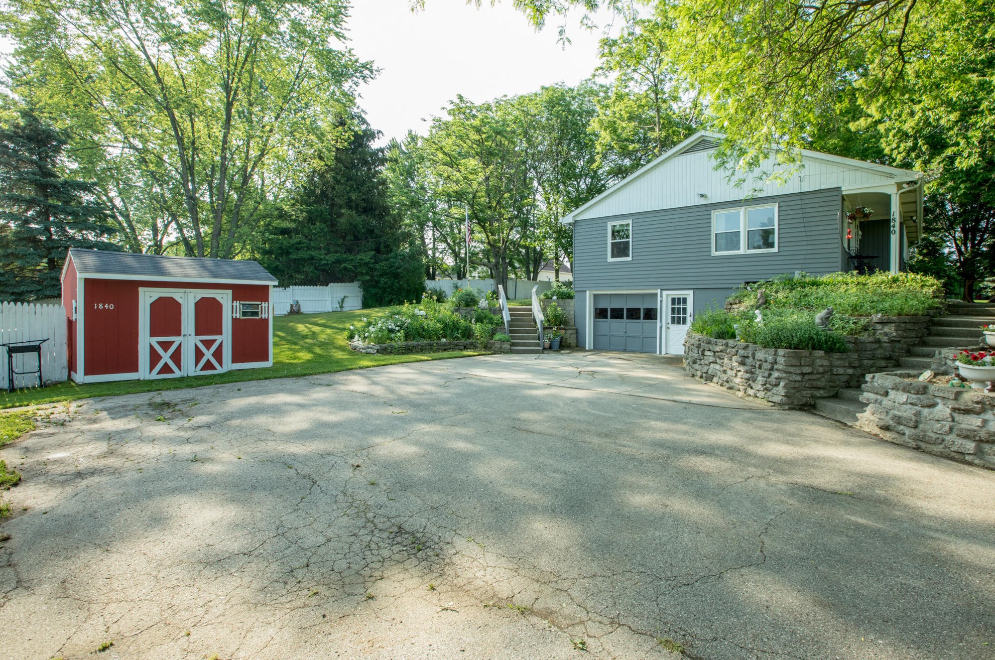 1840 72nd St, Byron Township, MI 49315-9404