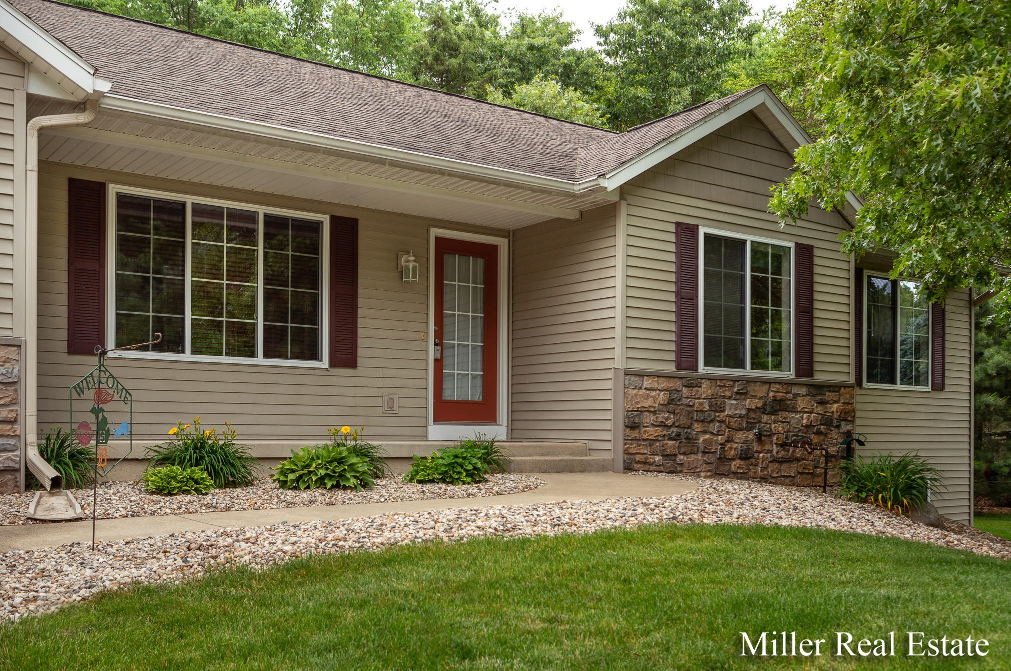 12204 Pine Meadows Dr, Wayland, MI 49348-9372