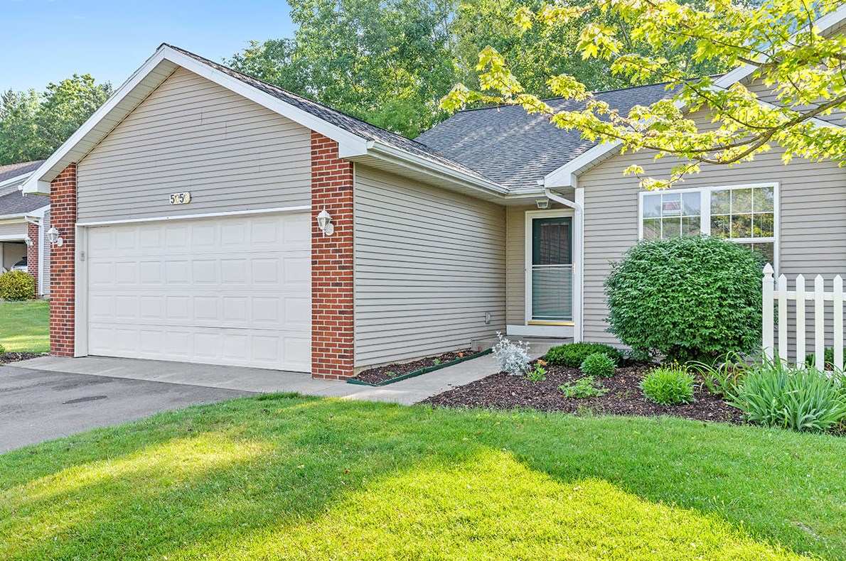 5050 Strawberry Pines Ave, Comstock Park, MI 49321-9612