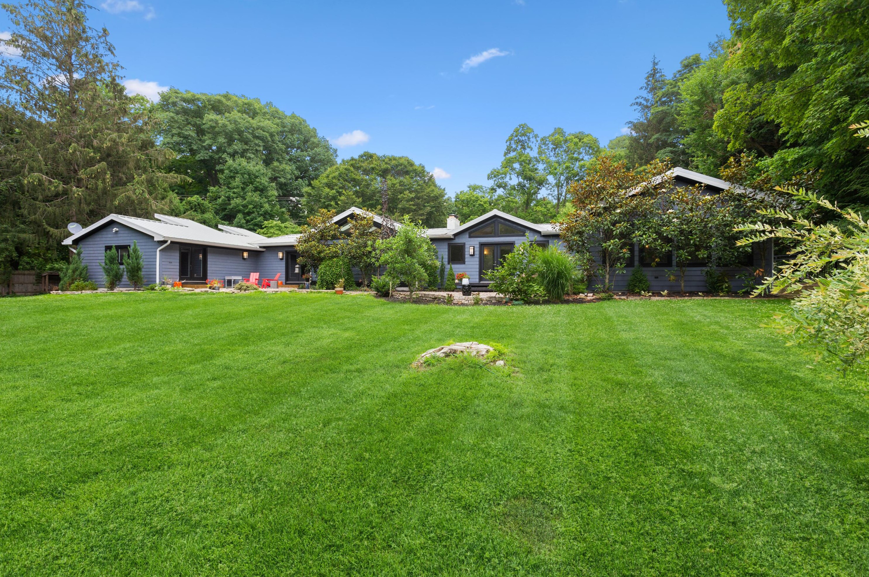 14756 Meadow Ln, Lakeside, MI 49116