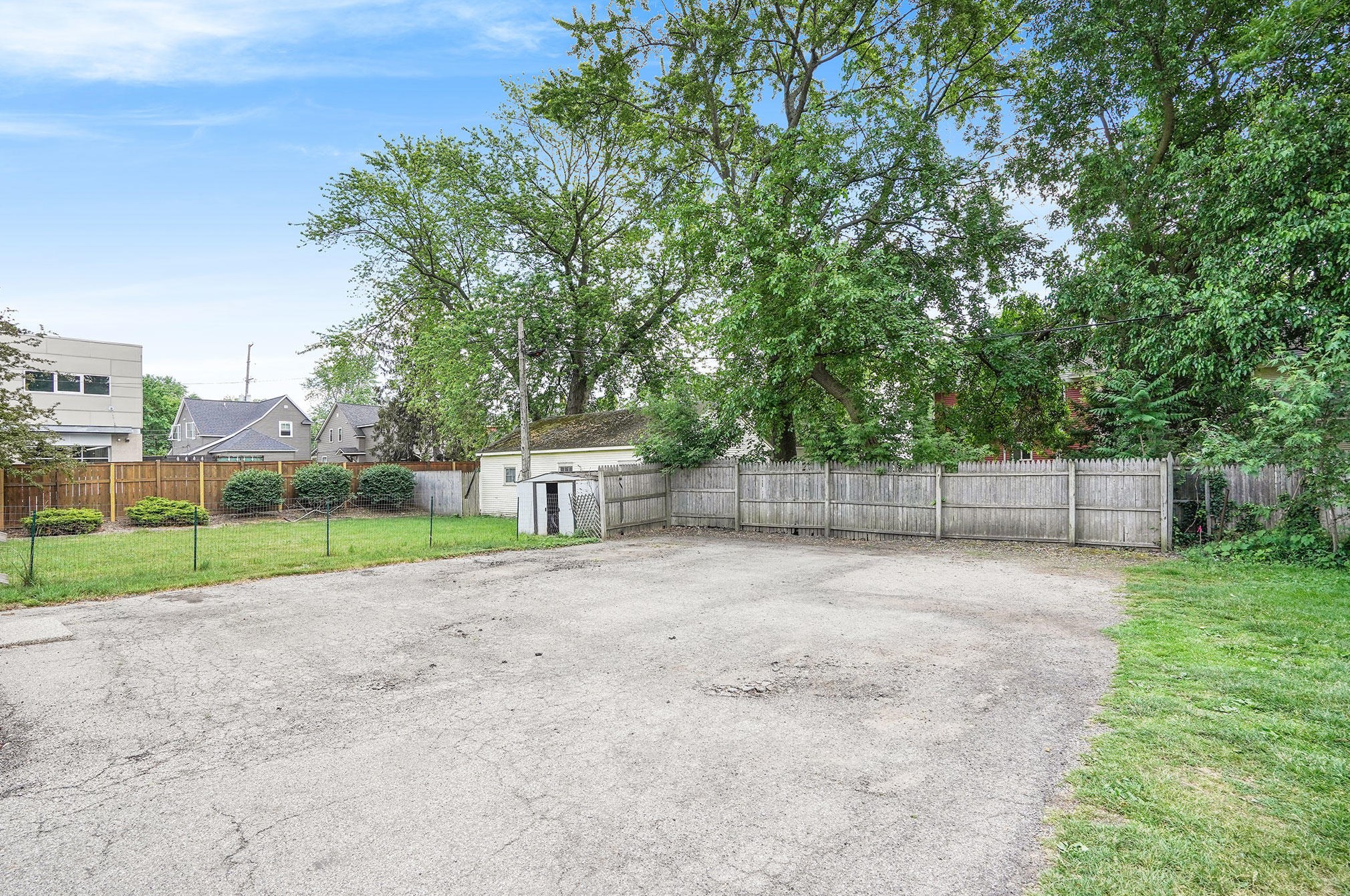 826 Fulton St, Grand Rapids MI  49504-6213 exterior