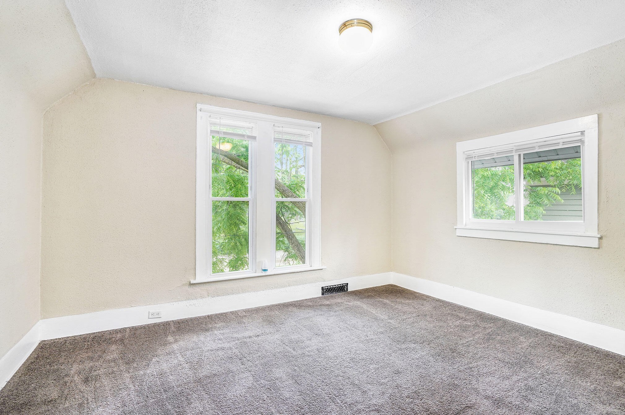 826 Fulton St, Grand Rapids MI 49506-1813 exterior