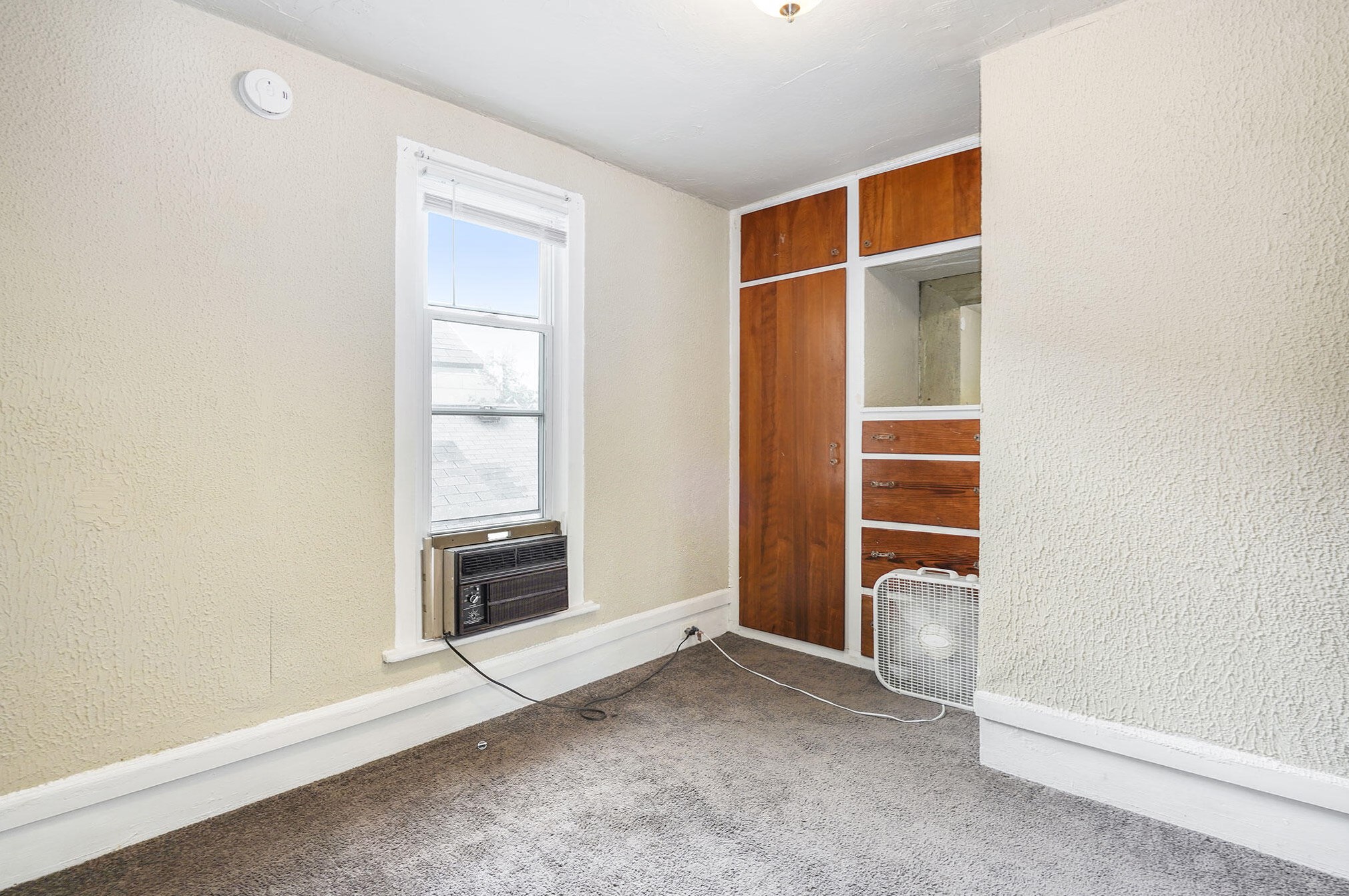 826 Fulton St, Grand Rapids MI 49506-1813 exterior