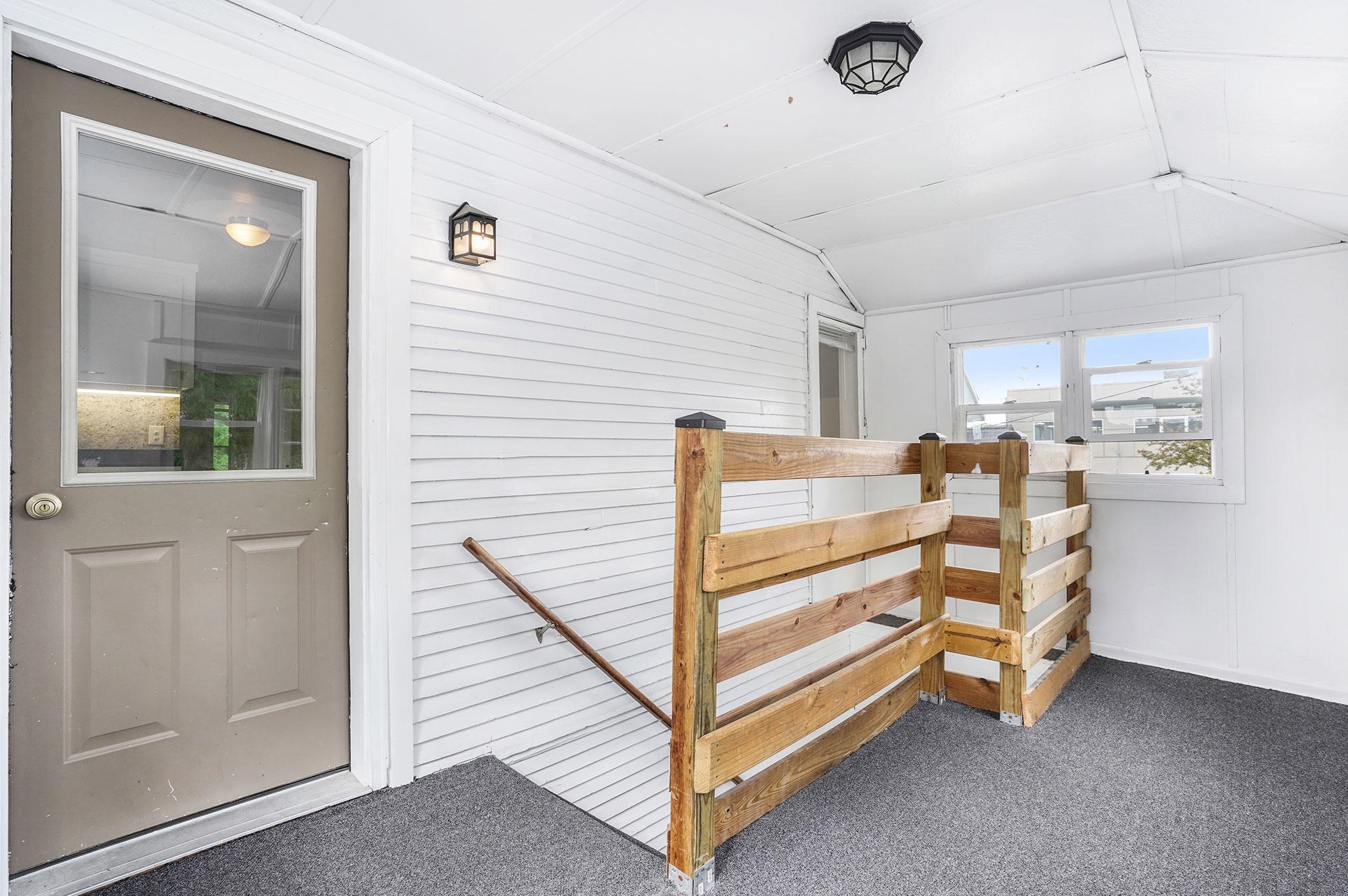 826 Fulton St, Grand Rapids MI 49506-1813 exterior