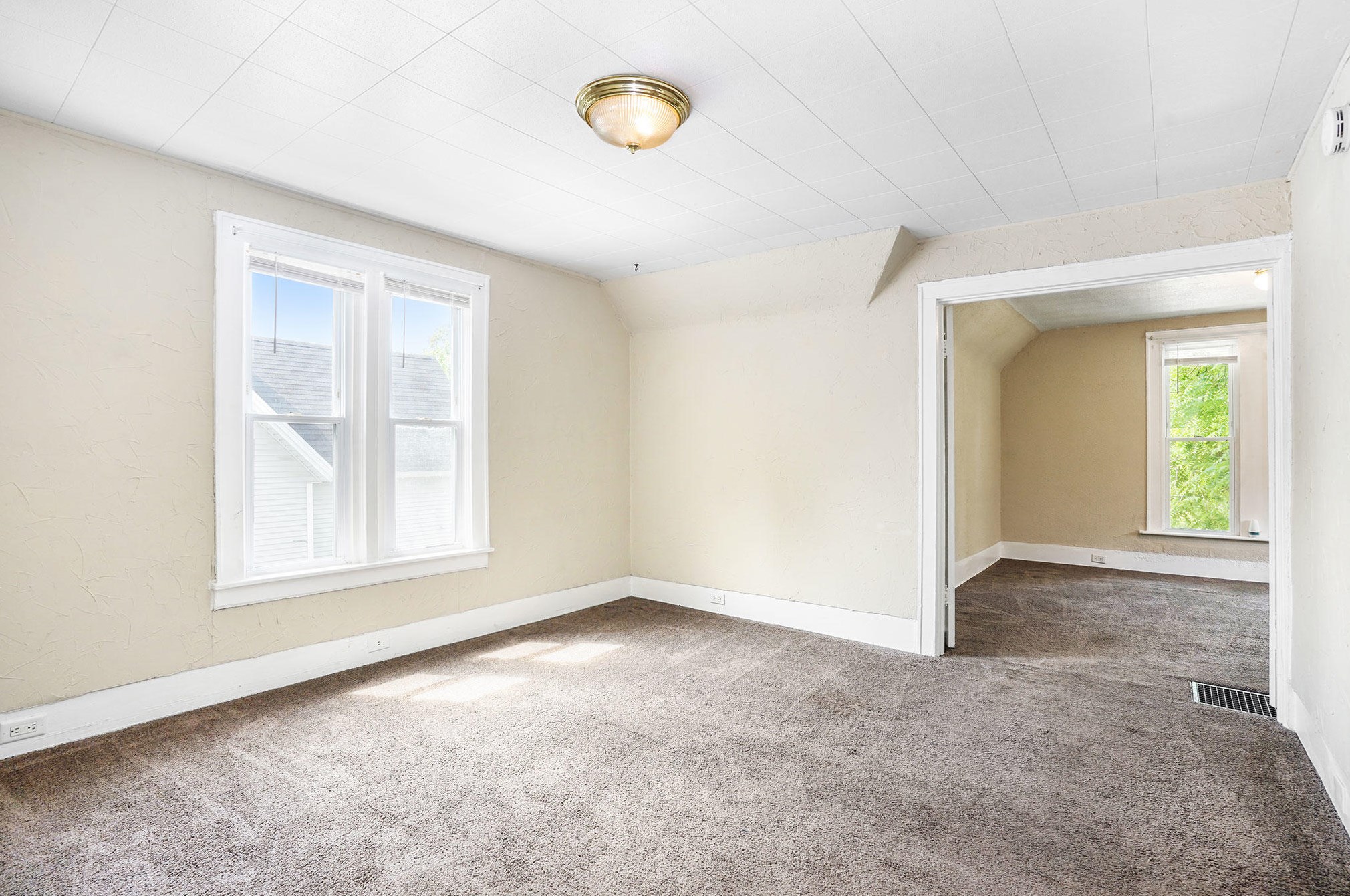 826 Fulton St, Grand Rapids MI 49506-1813 exterior