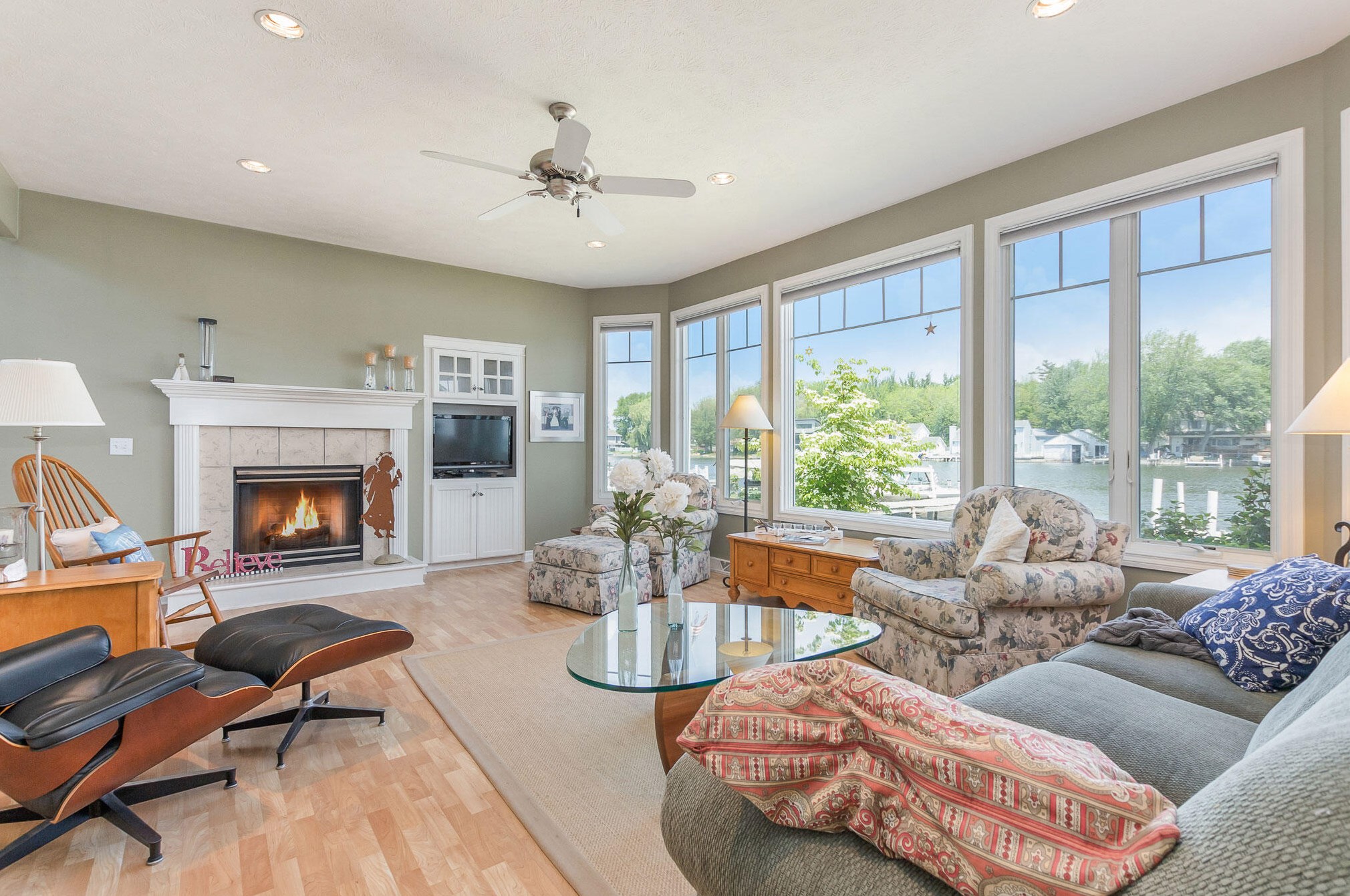 16865 Lake Rd, Spring Lake, MI 49456