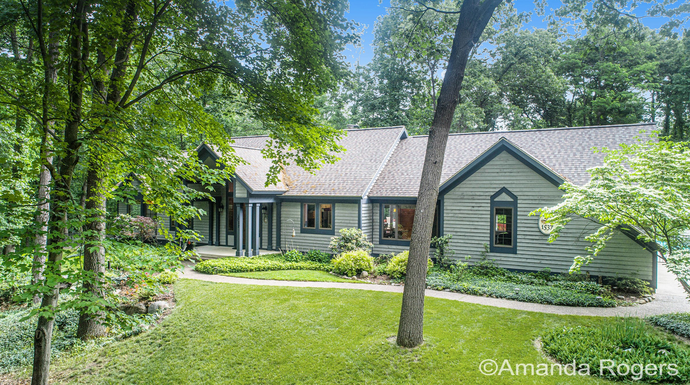 1537 Hawthorne Hills Dr, Ada, MI 49301-9163