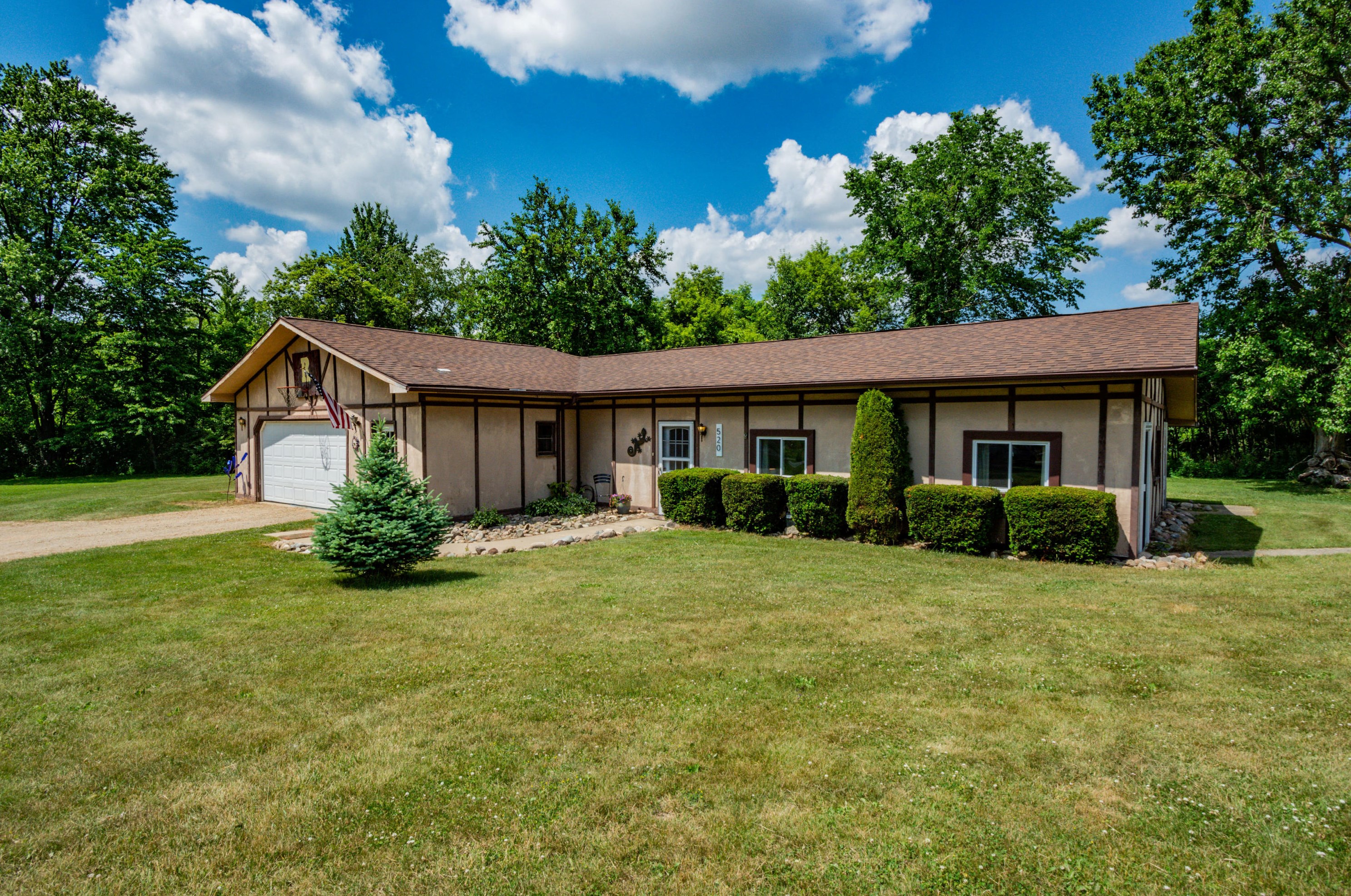 520 W Elm St, Reading, MI 49274