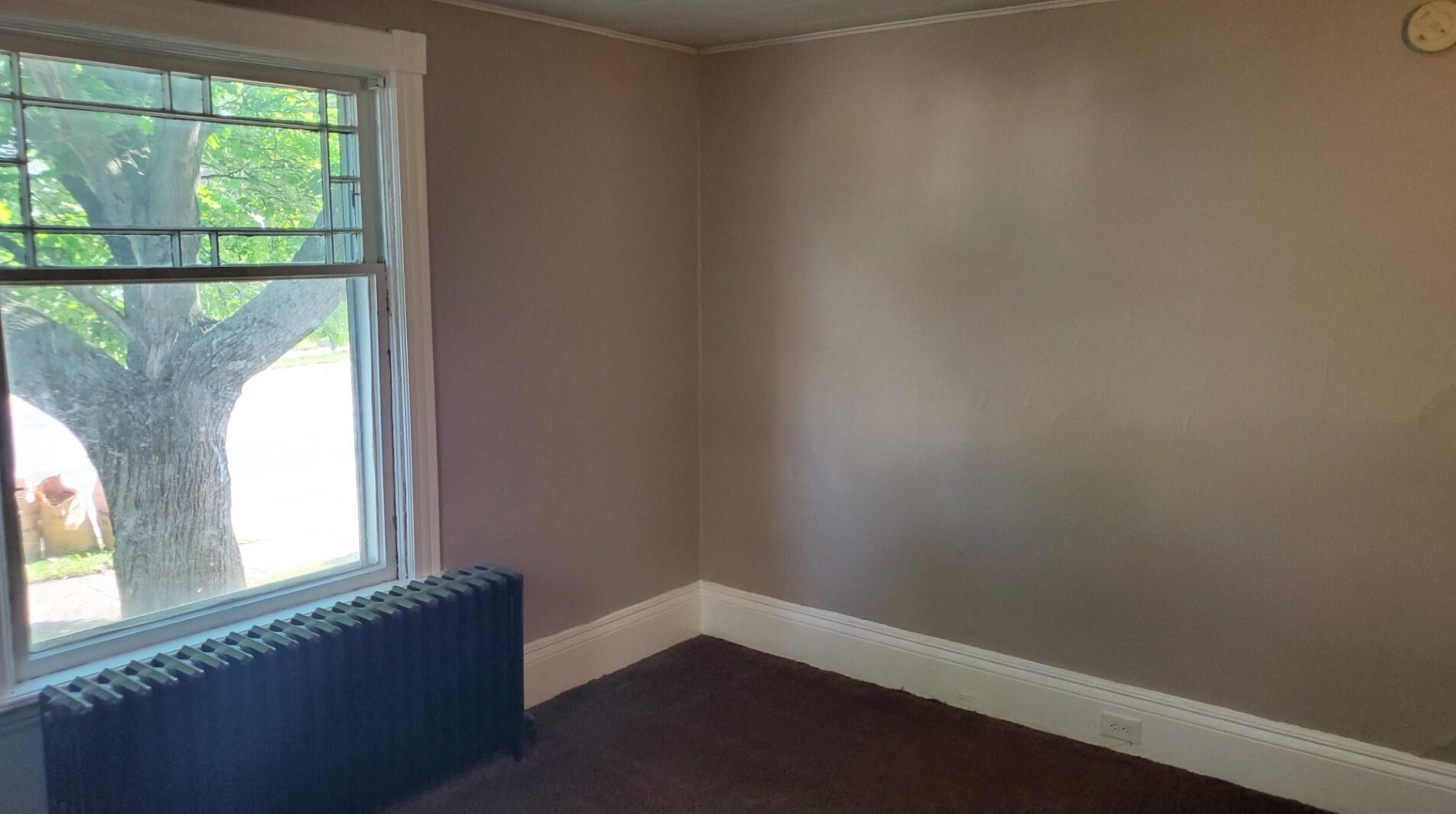 542 Leonard St, Grand Rapids MI  49503-1157 exterior