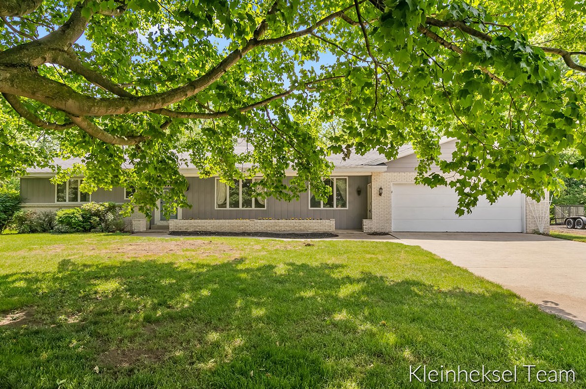 3580 Ridgewood Dr, Hamilton, MI 49419