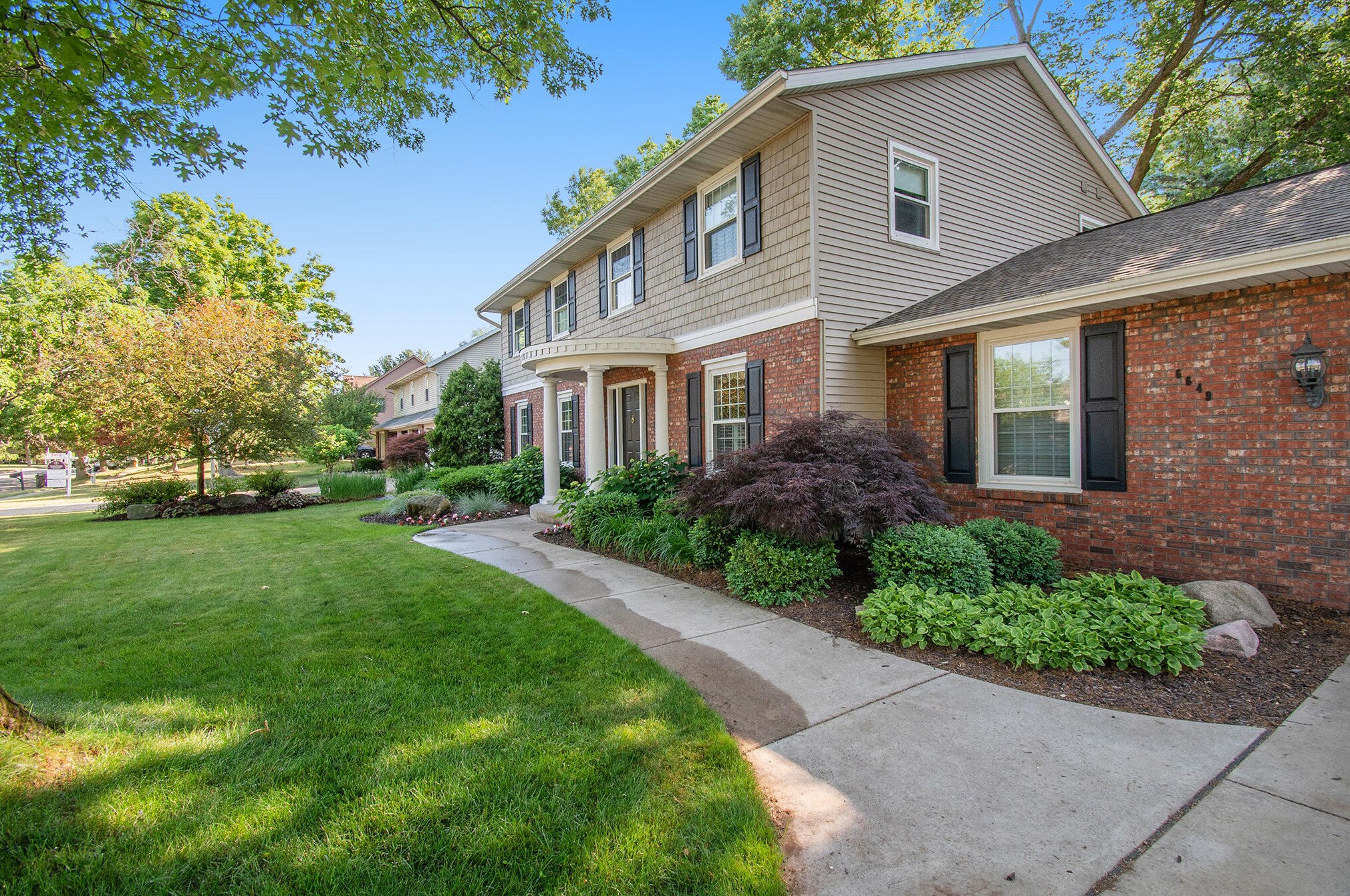 6649 Pleasantview Dr, Kalamazoo, MI 49024-1034