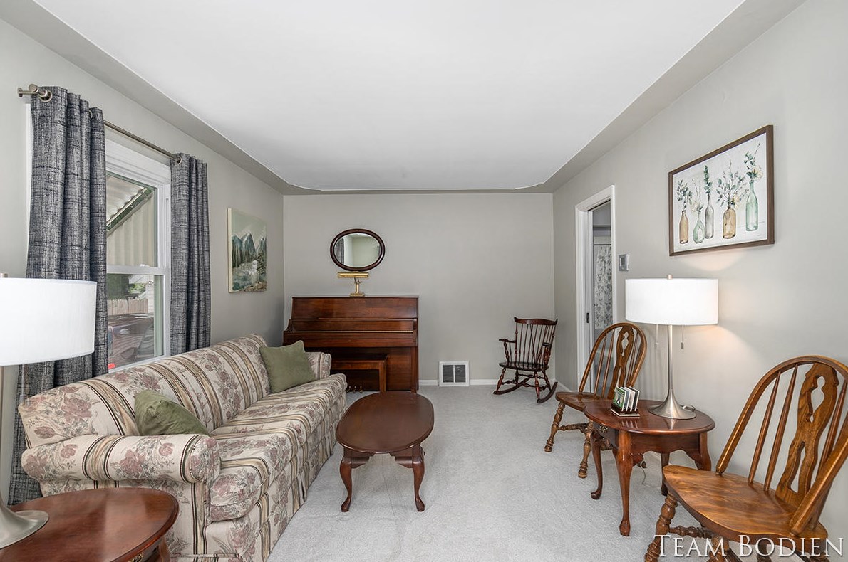 2721 Eastern Ave, Grand Rapids MI  49507-3606 exterior