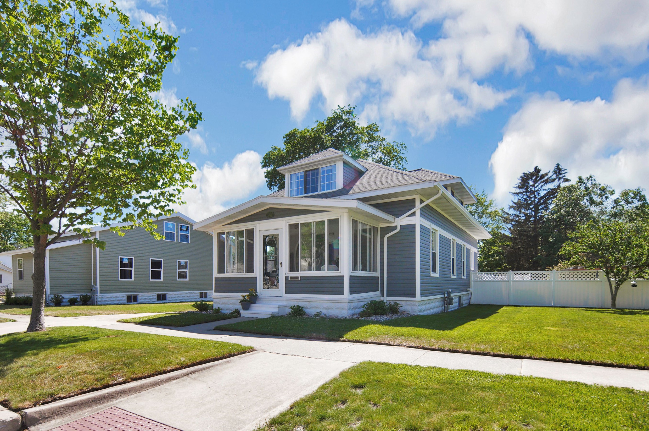 229 Meridian St, Spring Lake, MI 49456-2038