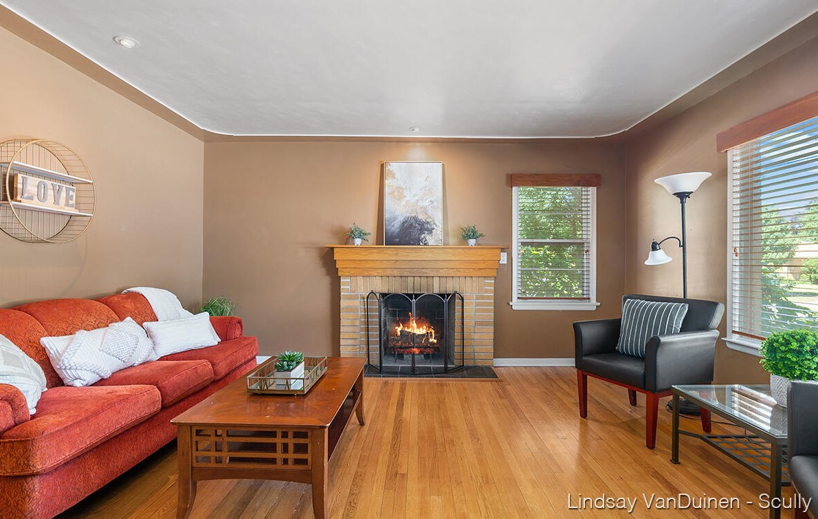 1905 Englewood Dr, Grand Rapids MI  49506-4604 exterior