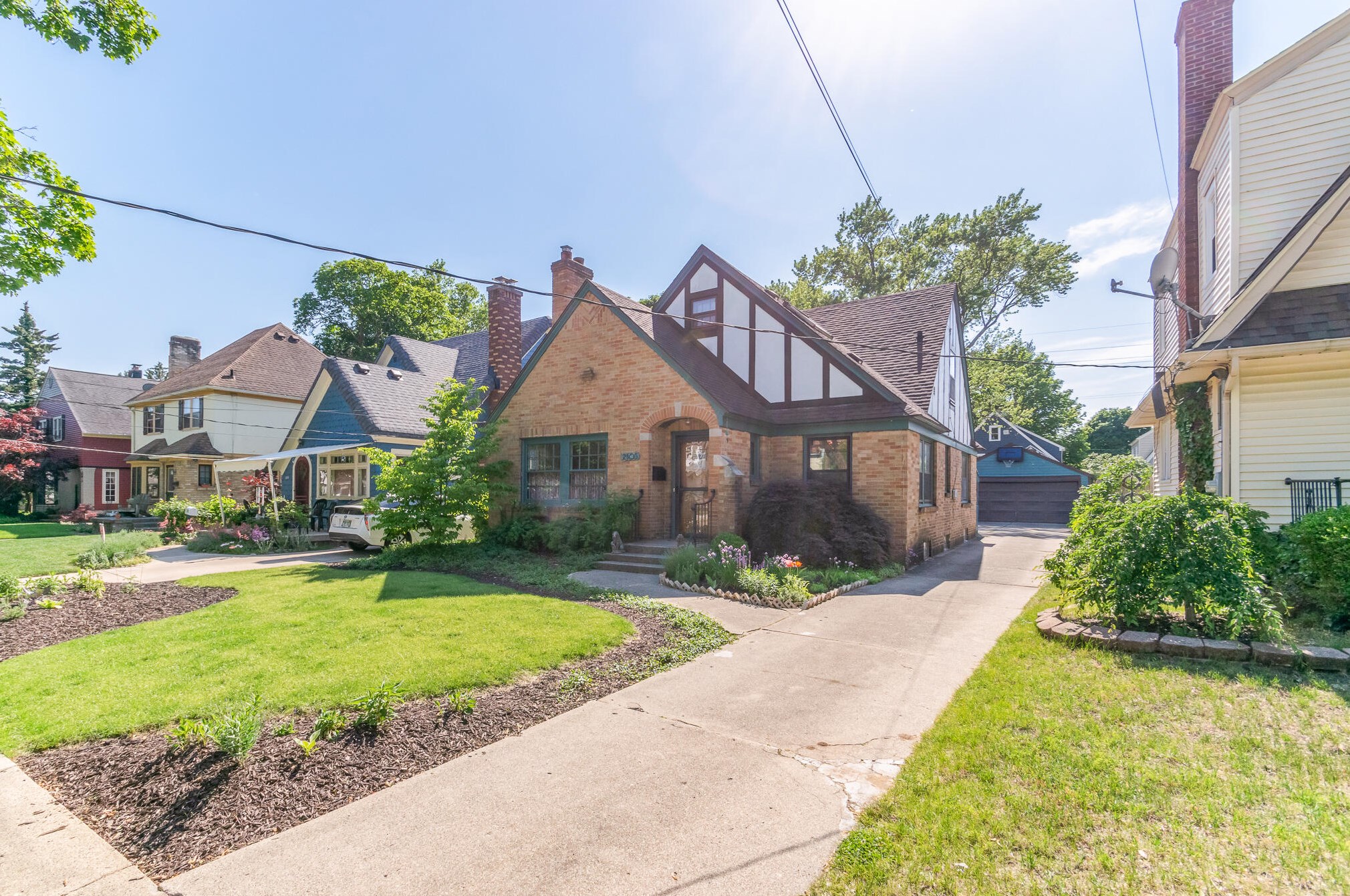 2105 Paris Ave, Grand Rapids MI  49507-3121 exterior