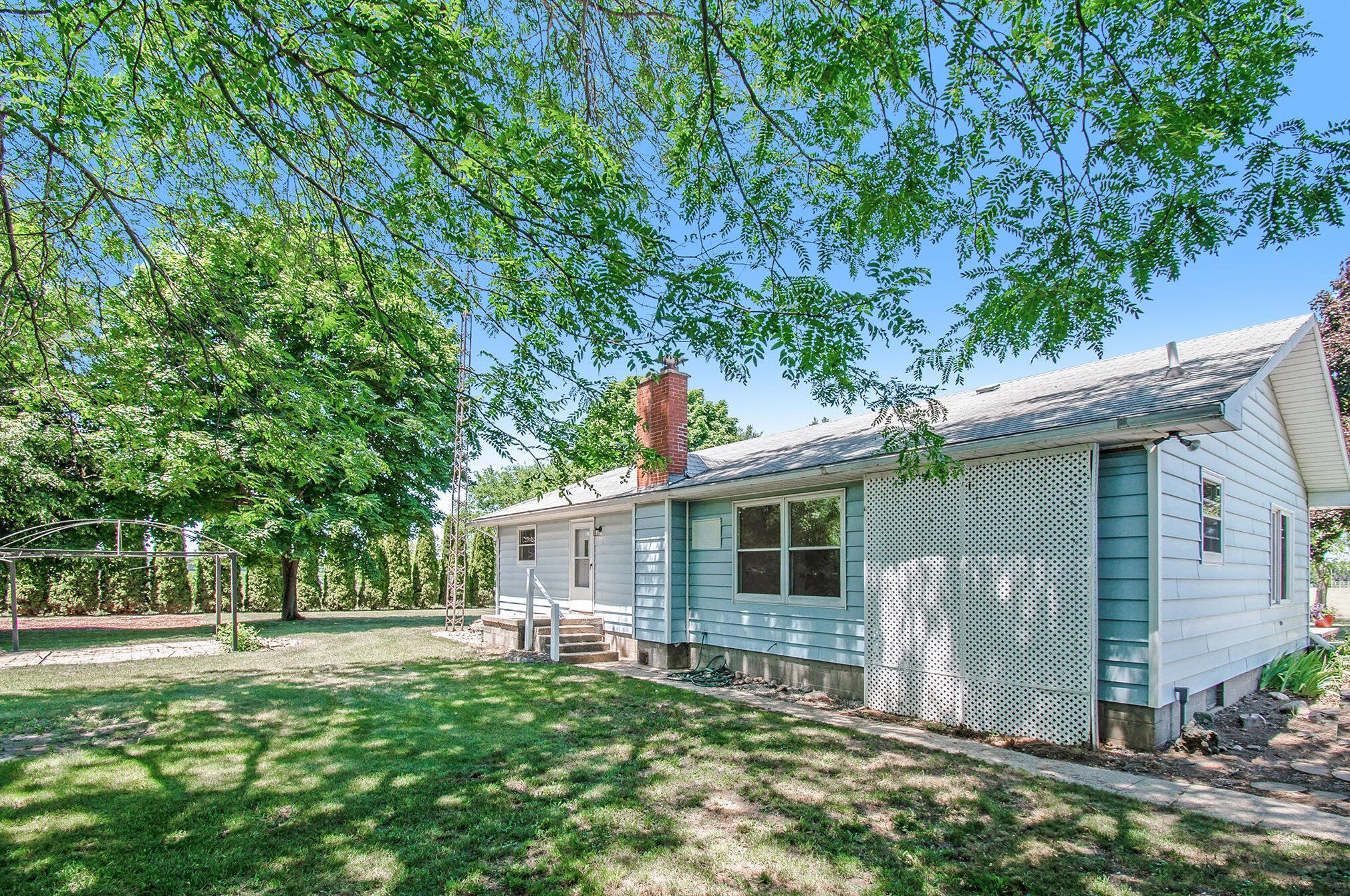 26055 Eldridge Dr, Mendon, MI 49072