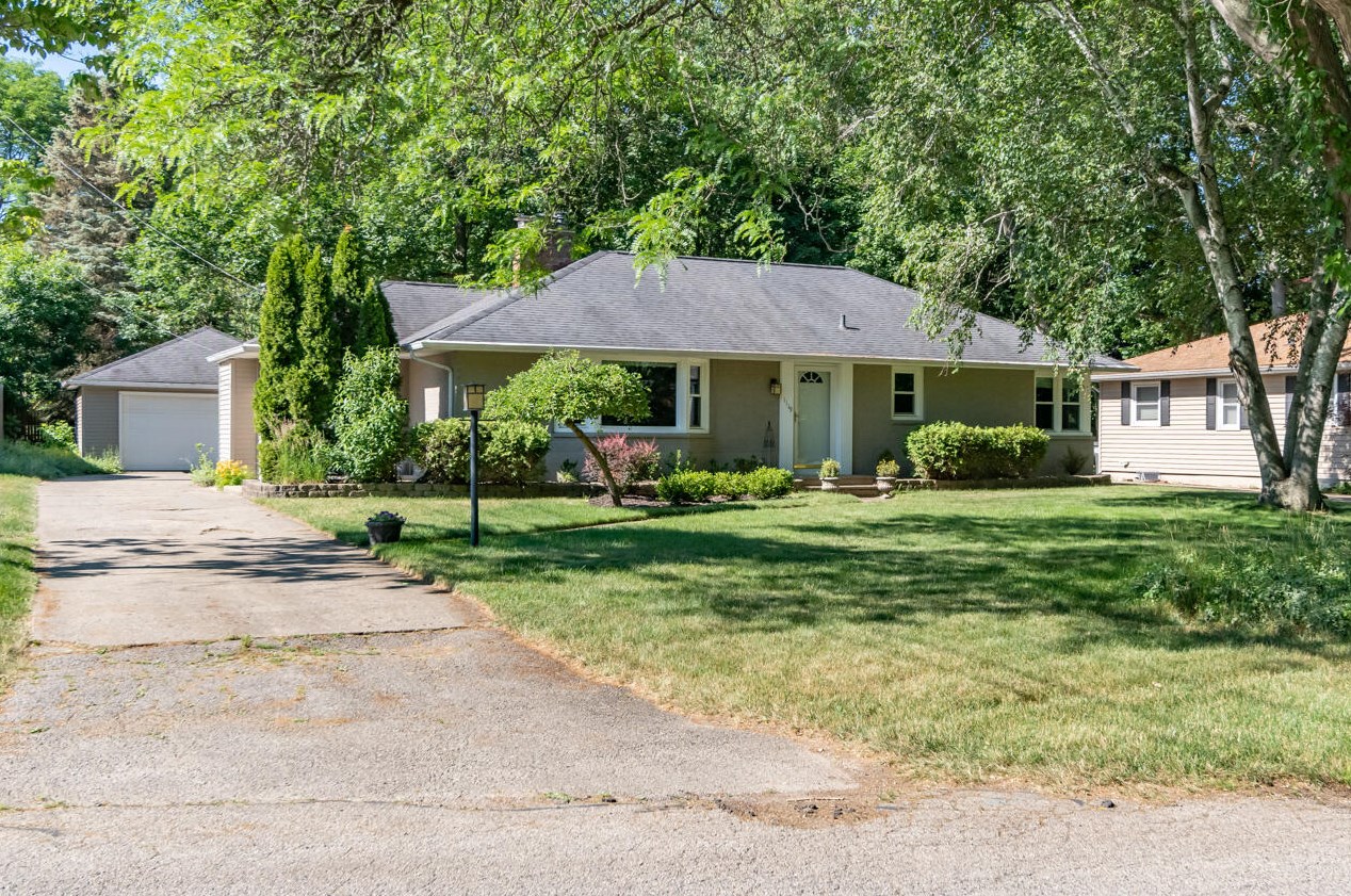 1119 Par 4 Rd, Kalamazoo, MI 49008