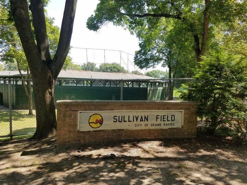 839 Valley Ave, Grand Rapids MI  49504-4056 exterior