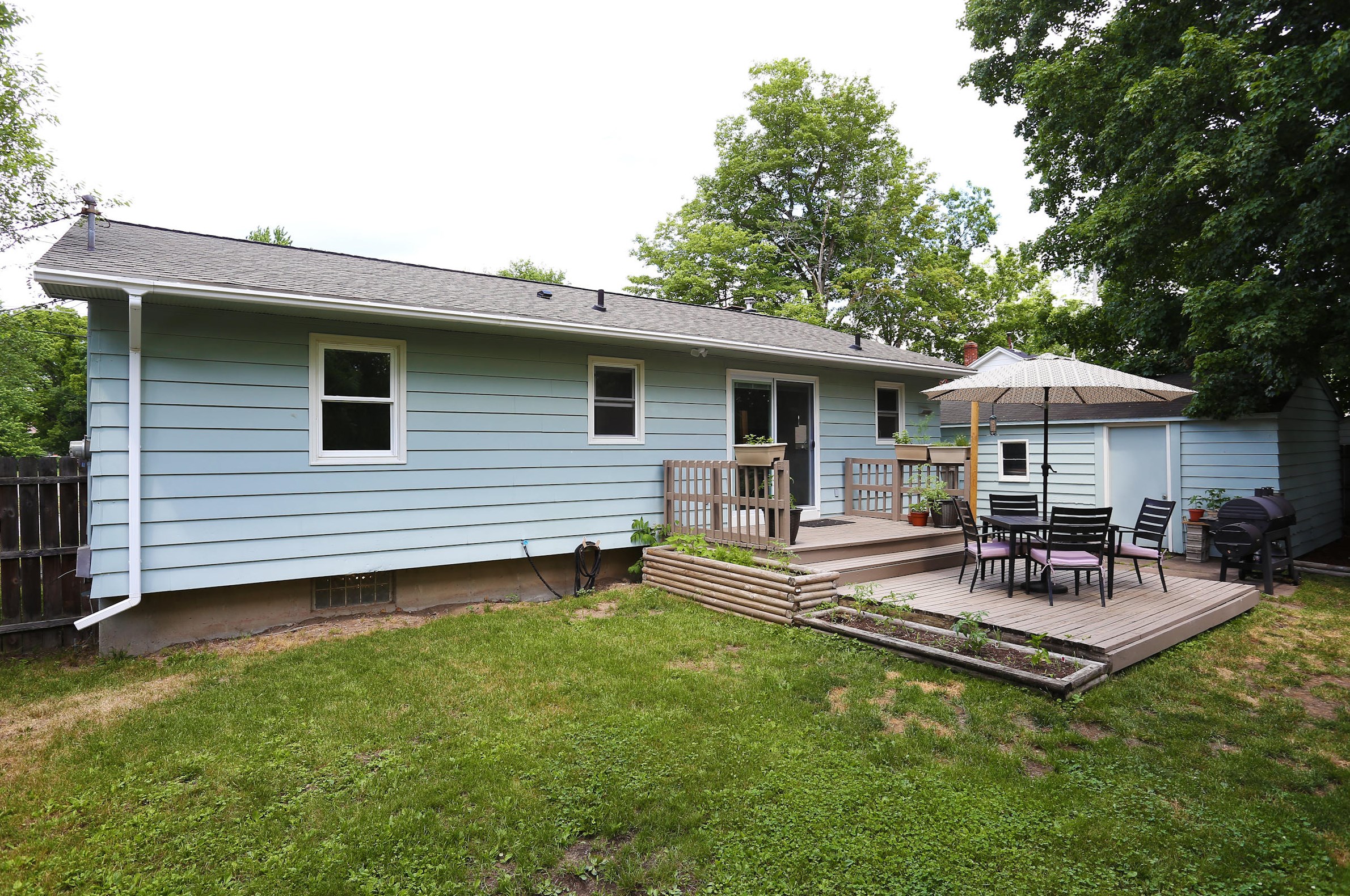 80 Grove St, Sparta, MI 49345-1113