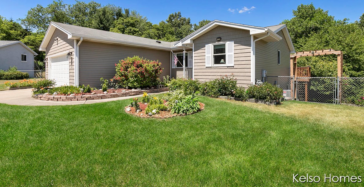 203 Highland View Ct, Rockford, MI 49341