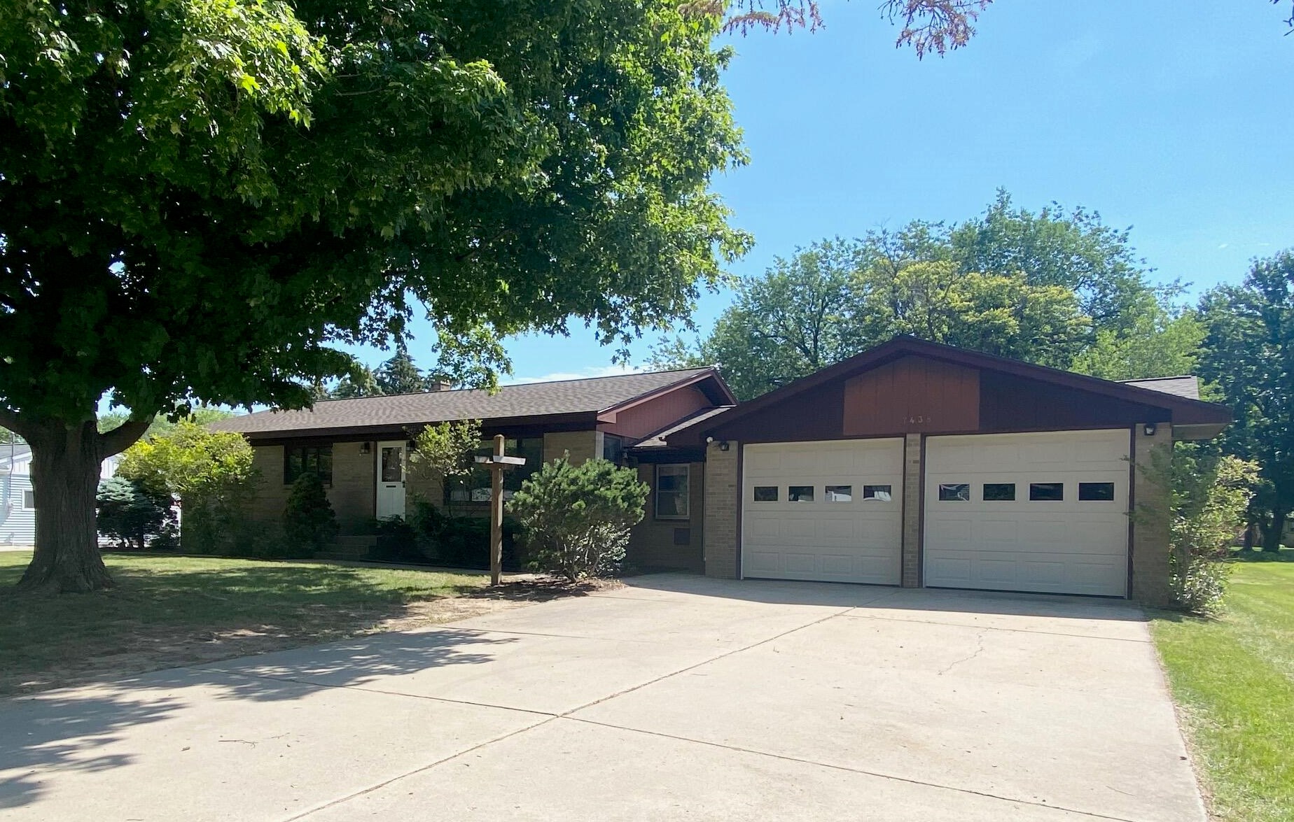 7438 22nd Ave, Jenison, MI 49428-7705