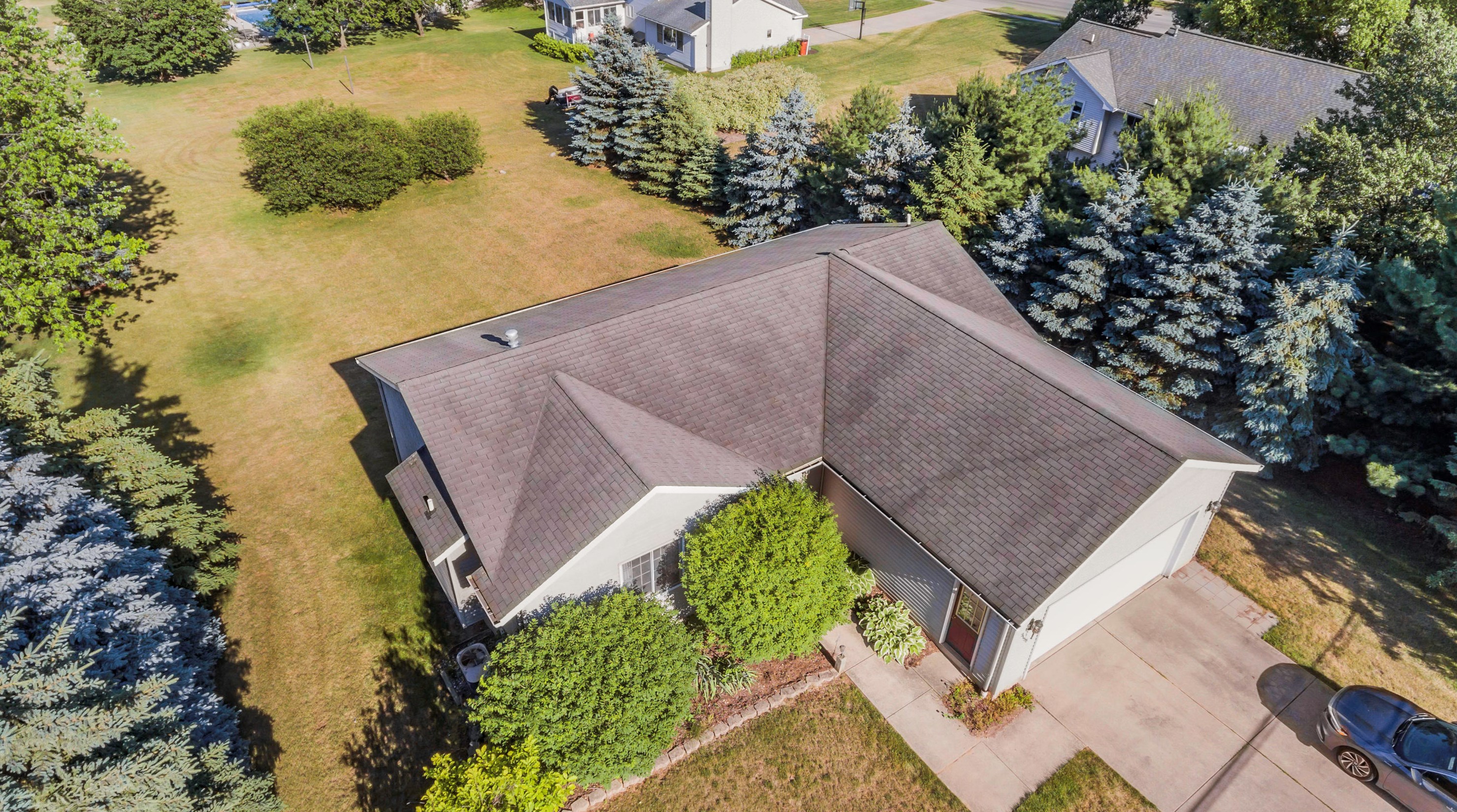 9158 Summit Ave, Rockford, MI 49341
