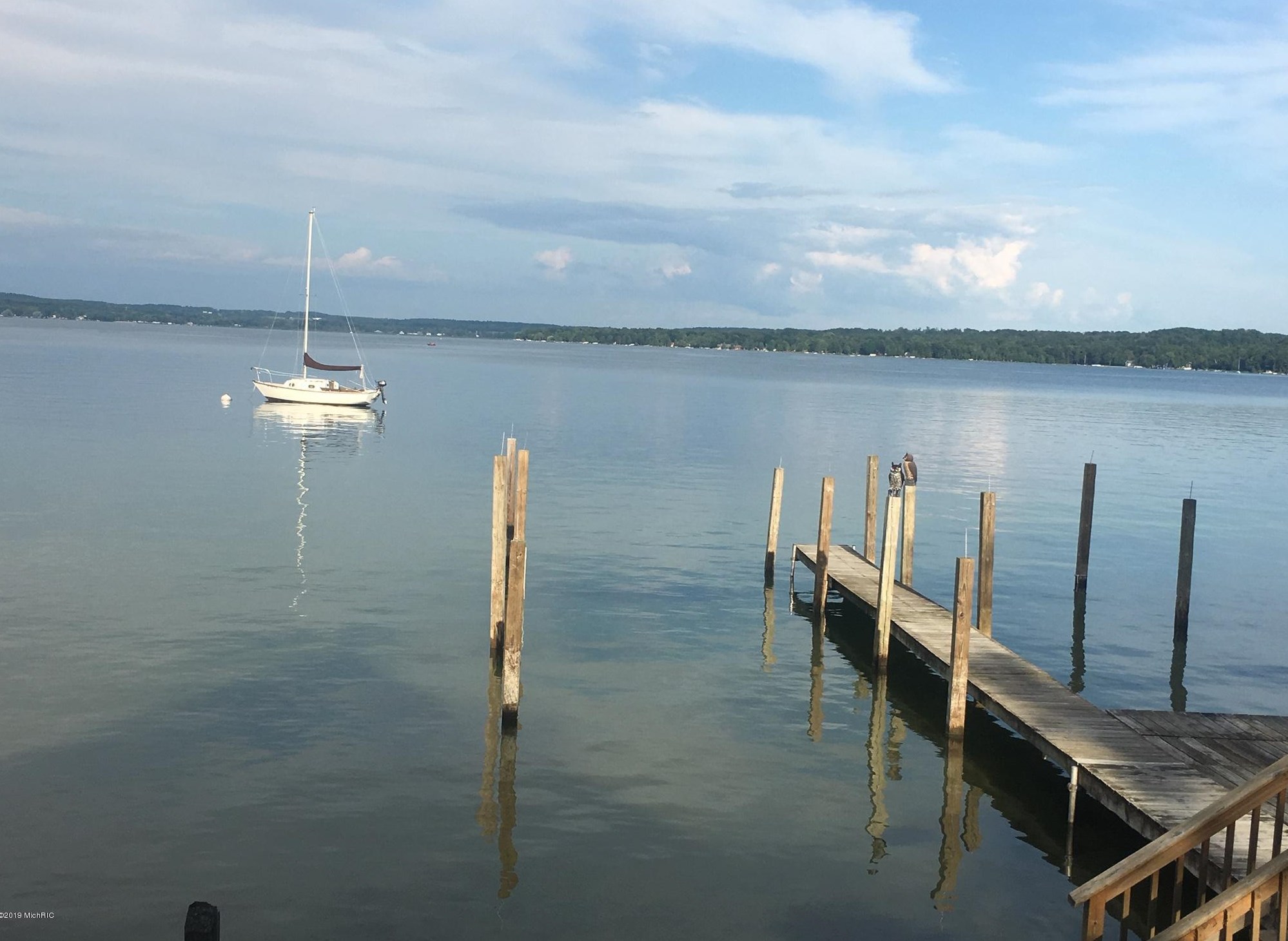 8111 Portage Point Dr, Onekama, MI 49675