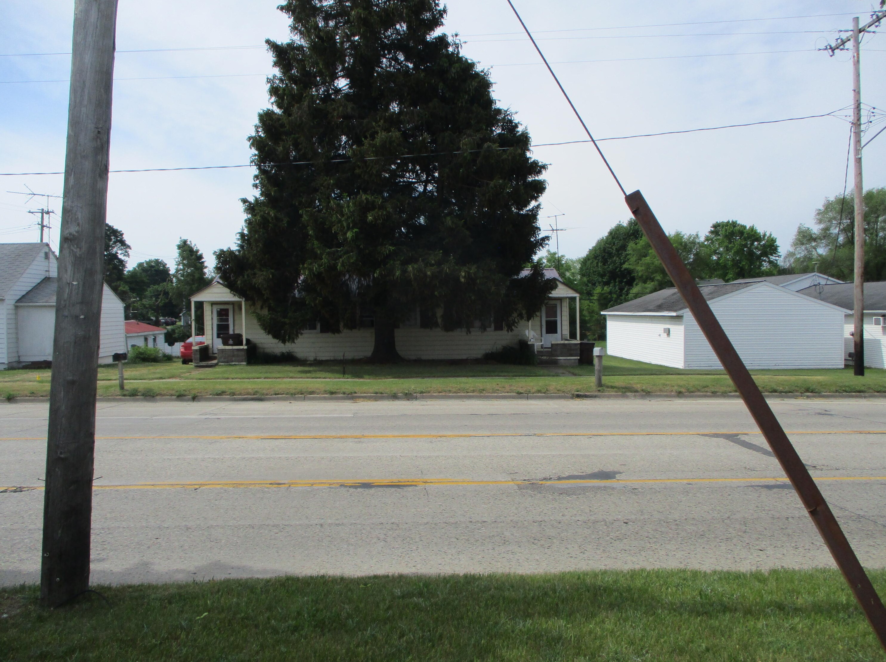 305 W Main St, Edmore, MI 48829