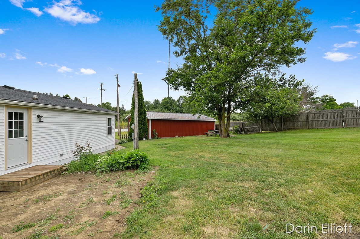 8500 Peck Lake Rd, Saranac MI  48881-9633 exterior