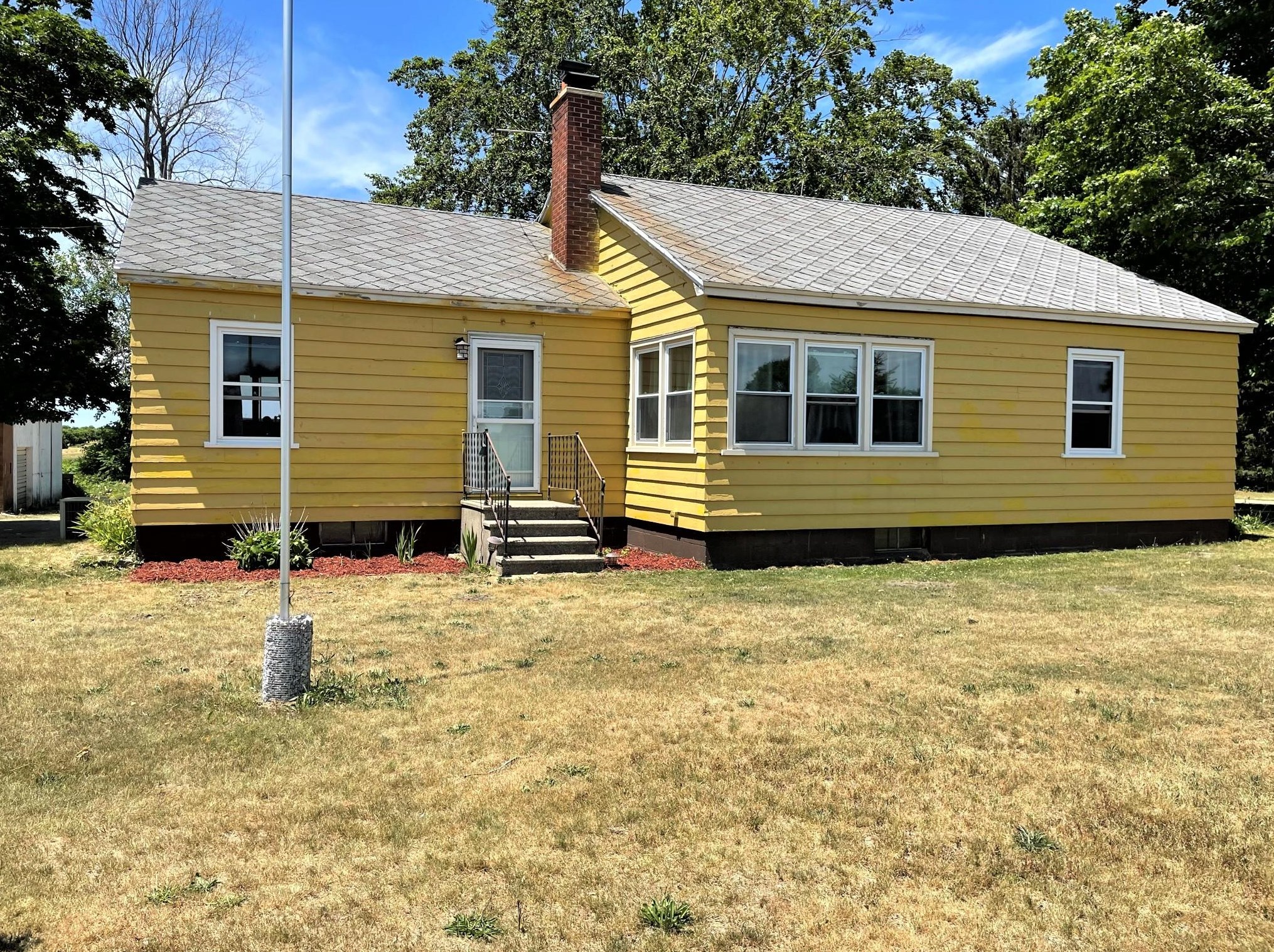 676 64th St, South Haven, MI 49090-9379
