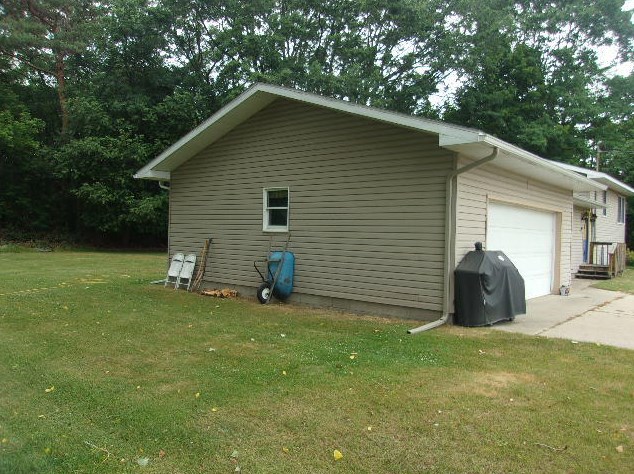 16 Bowerman Rd, Stronach, MI 49660-1004