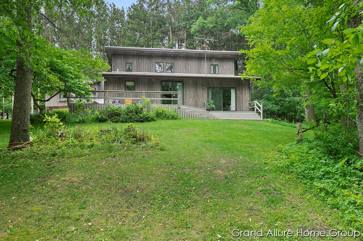 5855 Miles Rd, Stanton, MI 48888-9608