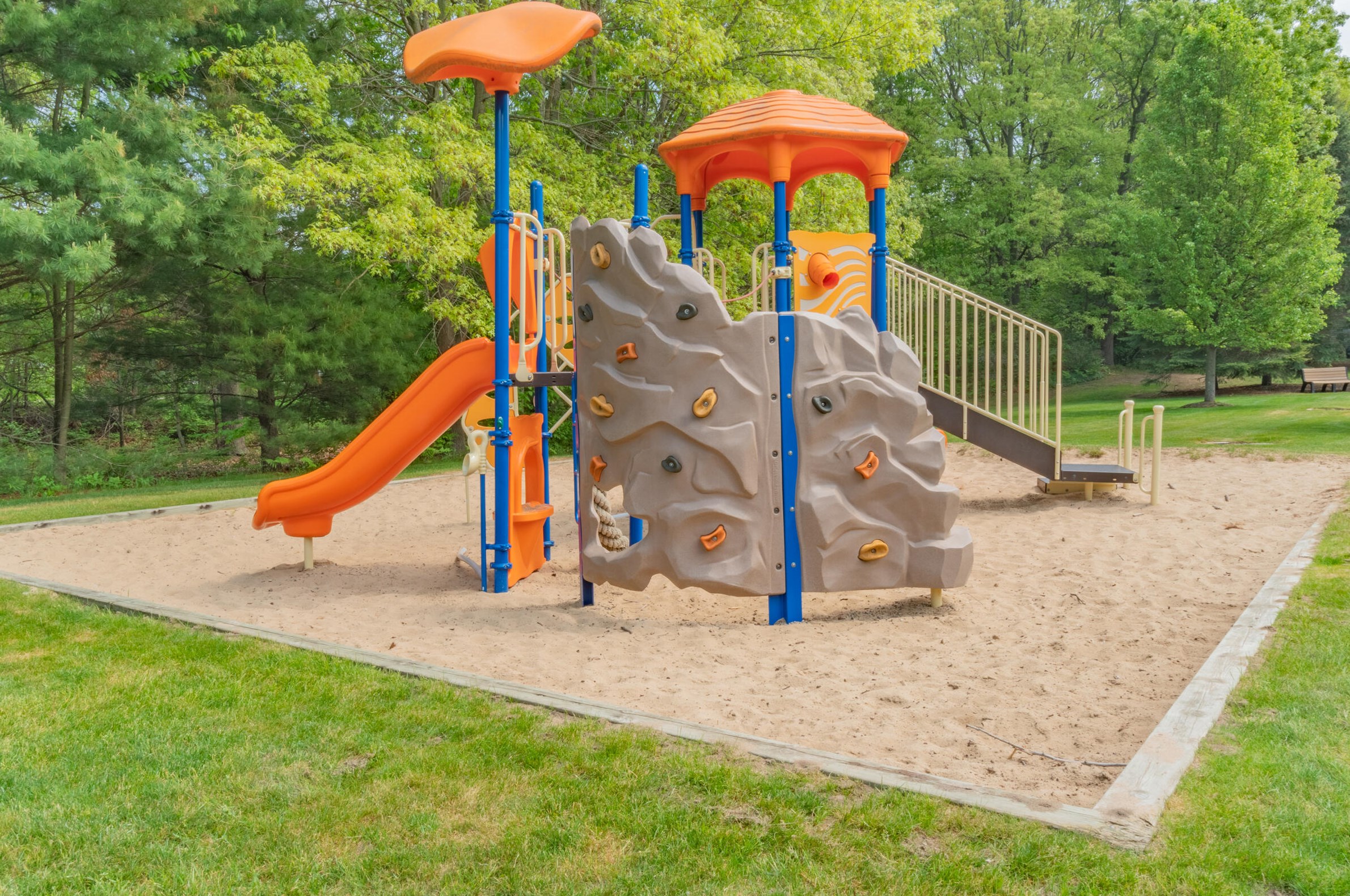 18372 Ridge Ct, Spring Lake MI 49456-8928 exterior