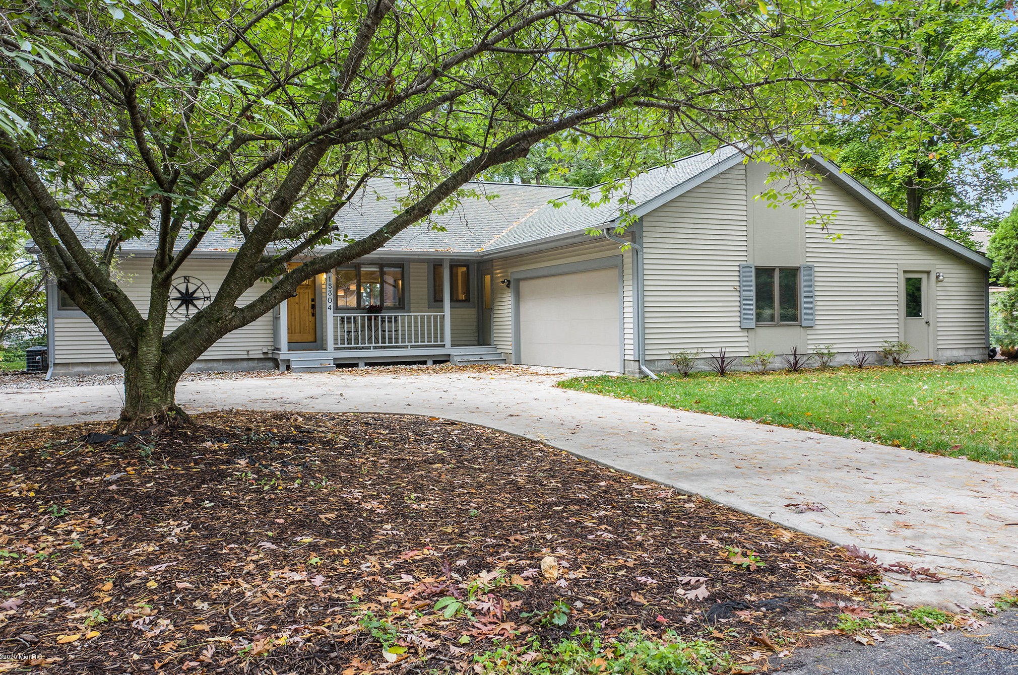 15304 Central Ave, Spring Lake MI  49456-9551 exterior