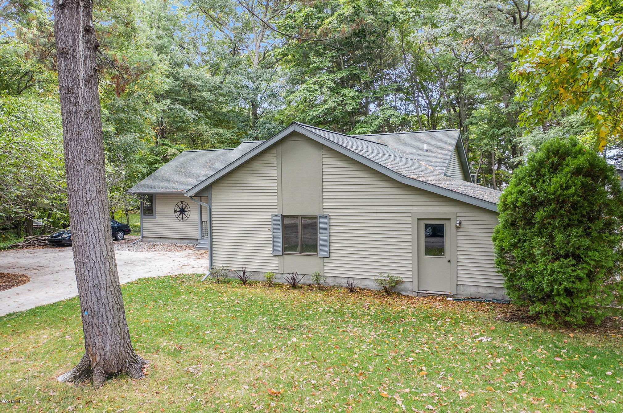 15304 Central Ave, Spring Lake MI  49456-9551 exterior