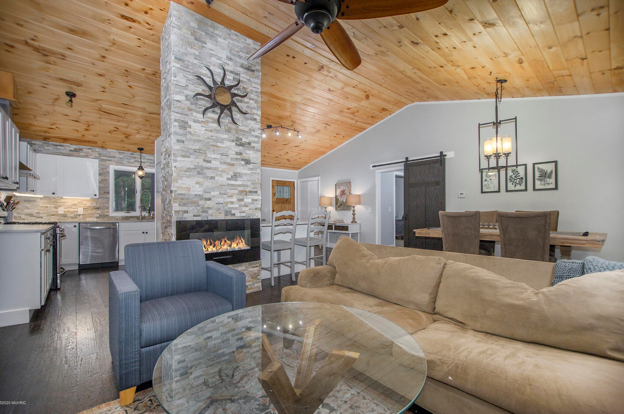 15304 Central Ave, Spring Lake MI  49456-9551 exterior