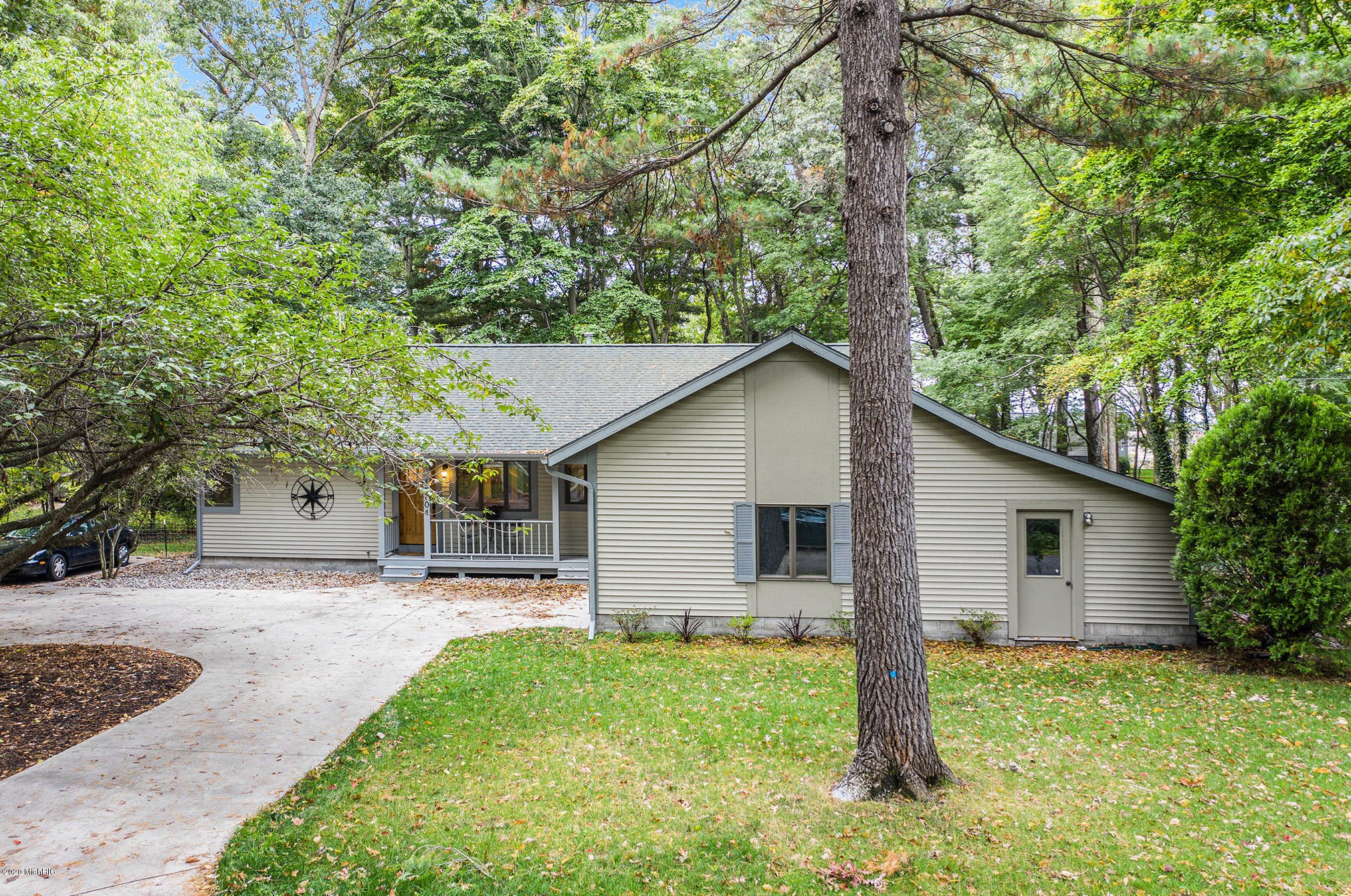 15304 Central Ave, Spring Lake MI  49456-9551 exterior