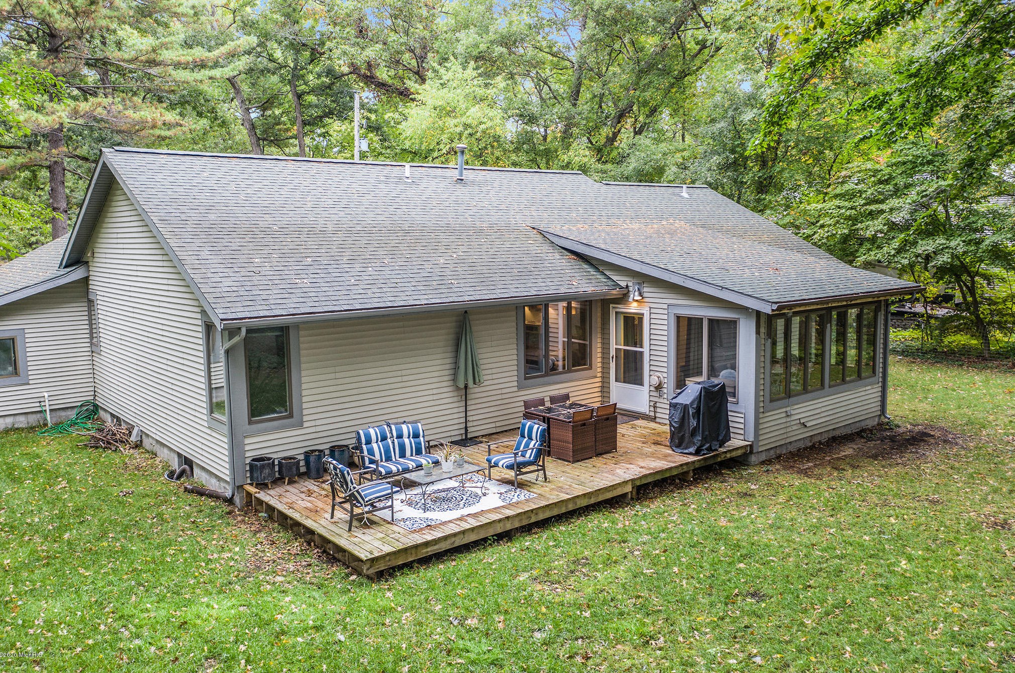 15304 Central Ave, Spring Lake MI  49456-9551 exterior