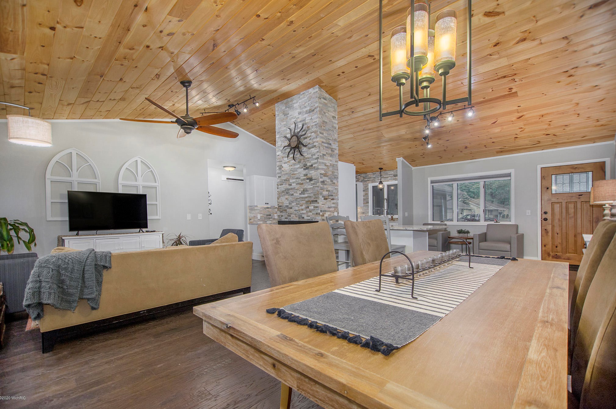 15304 Central Ave, Spring Lake MI  49456-9551 exterior