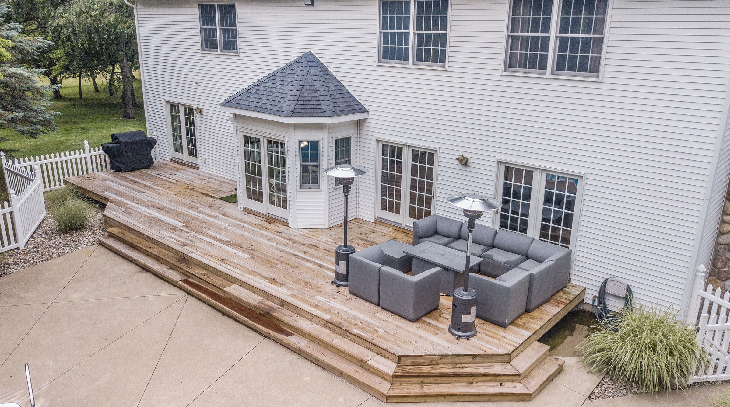 1085 Sargent Ave, Ada MI 49301-9168 exterior