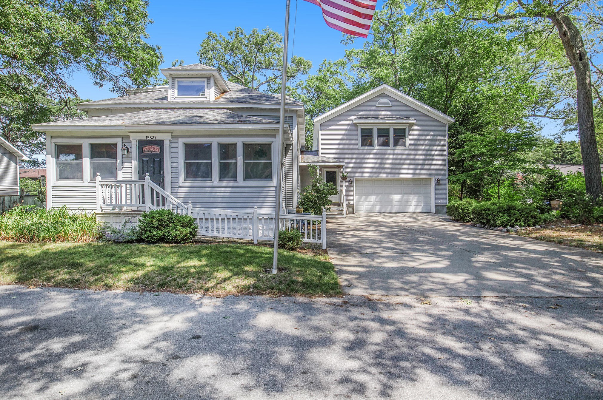 15837 Pine St, Spring Lake MI  49456-1827 exterior