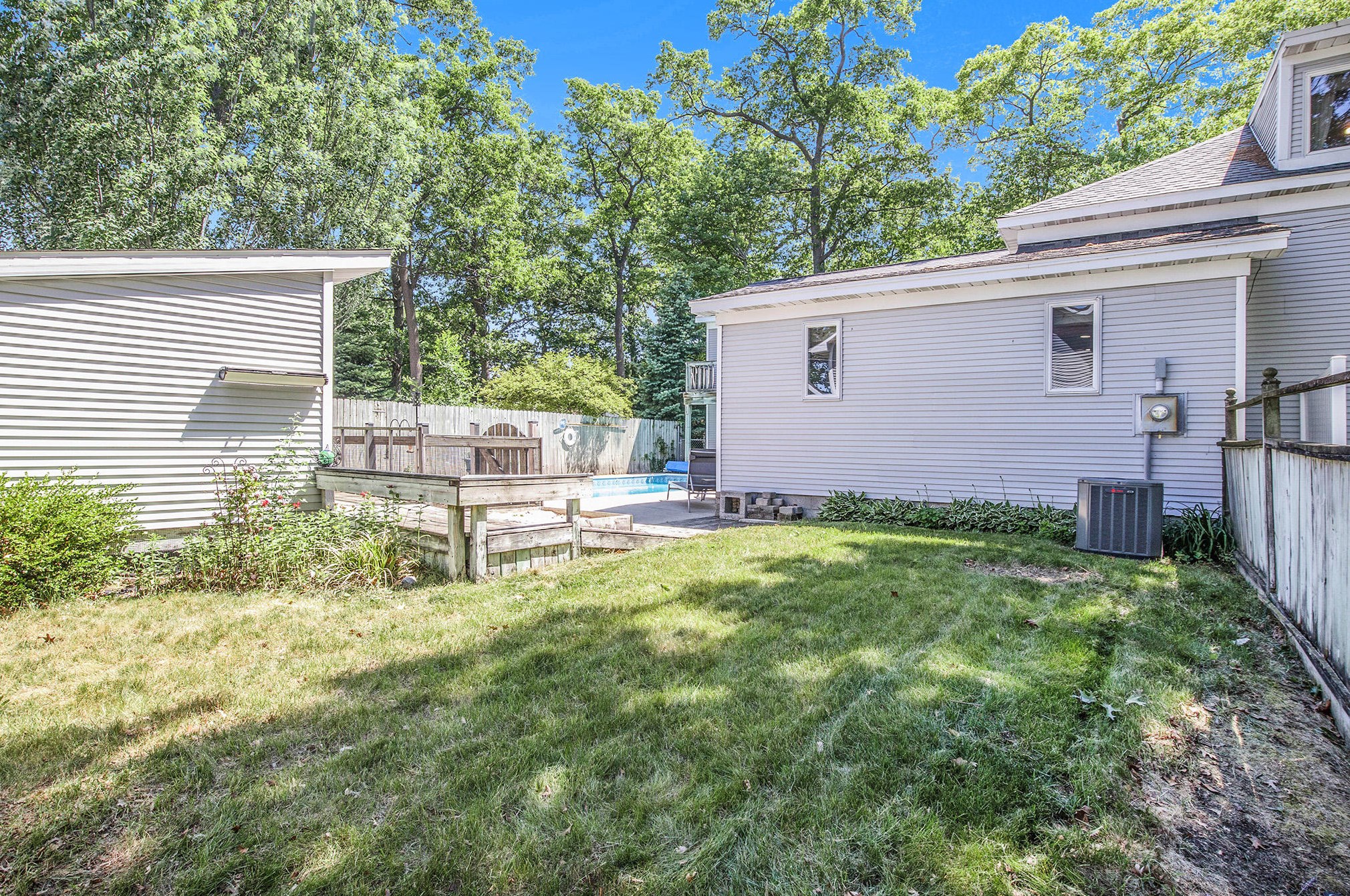 15837 Pine St, Spring Lake MI  49456-1827 exterior